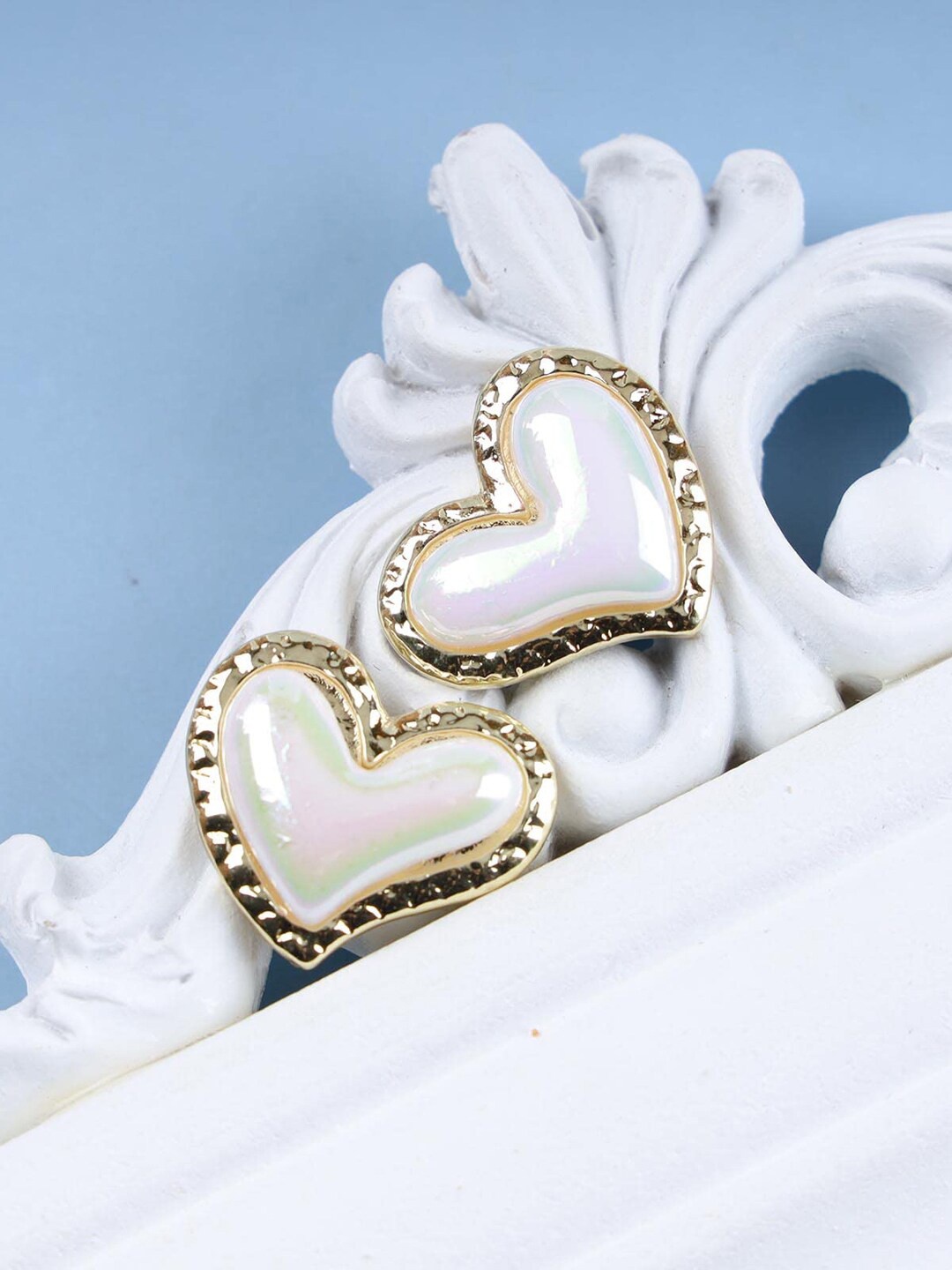 

FIMBUL Heart Shaped Stainless Steel Studs Earrings, White