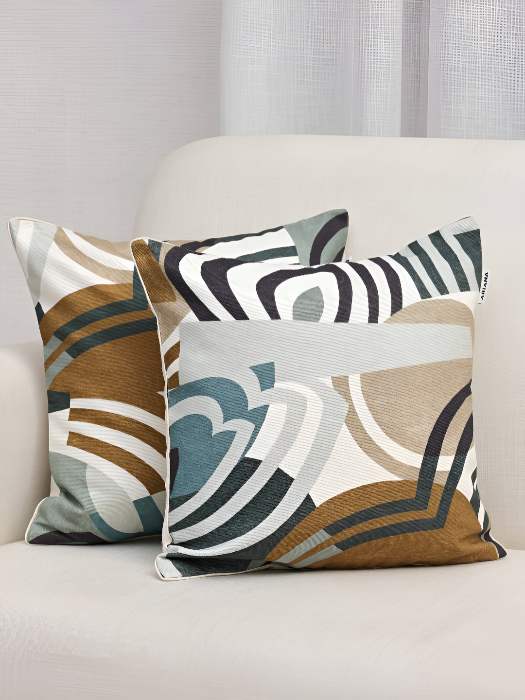 

Ariana White & Brown 2 Pieces Geometric Square Cushion Covers