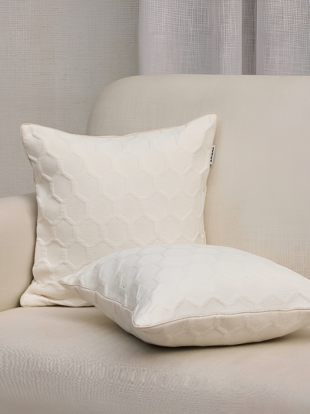 

Ariana Cream-Coloured Geometric Square Cushion Covers