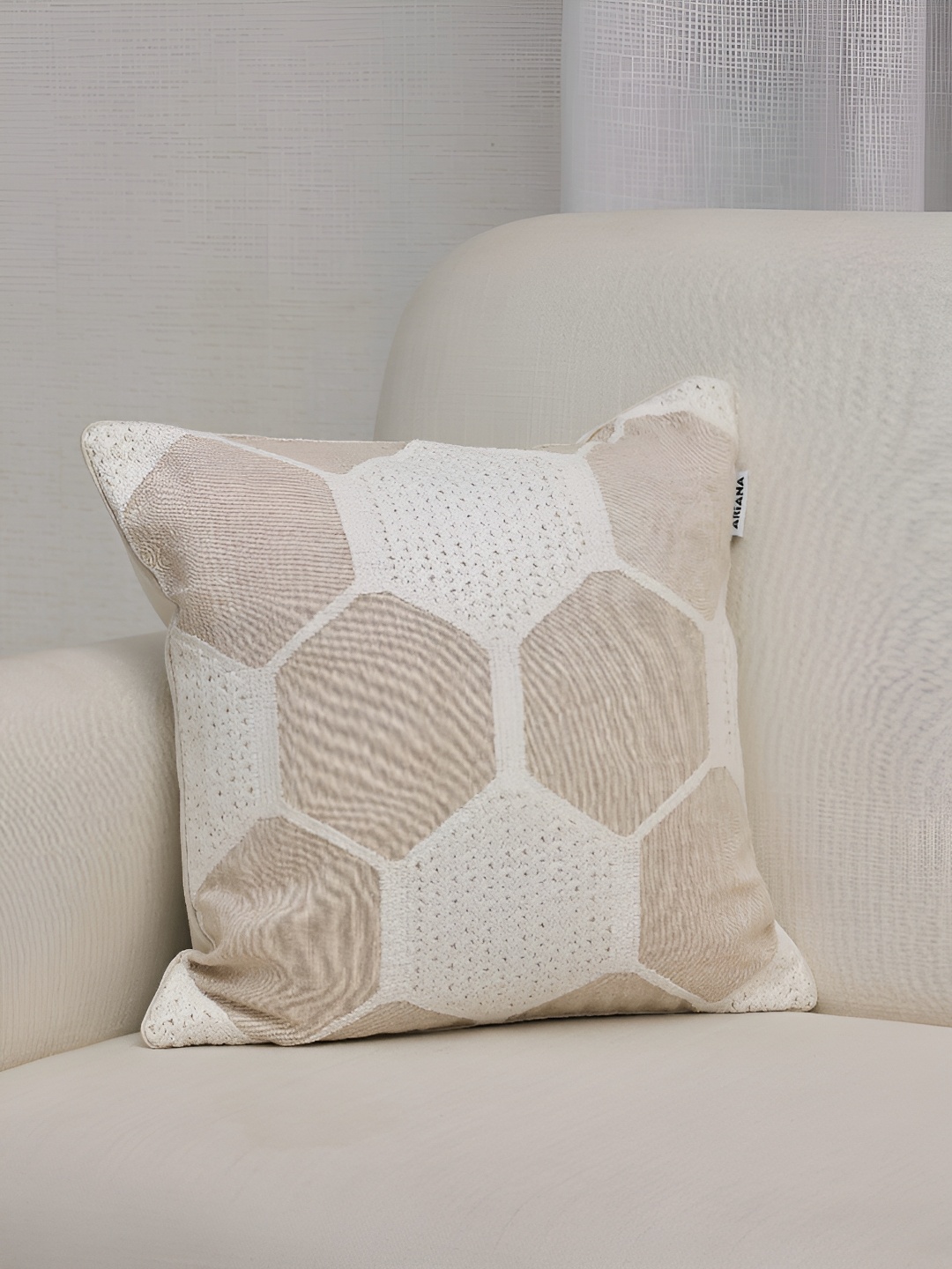 

Ariana Beige & White Geometric Square Cushion Covers