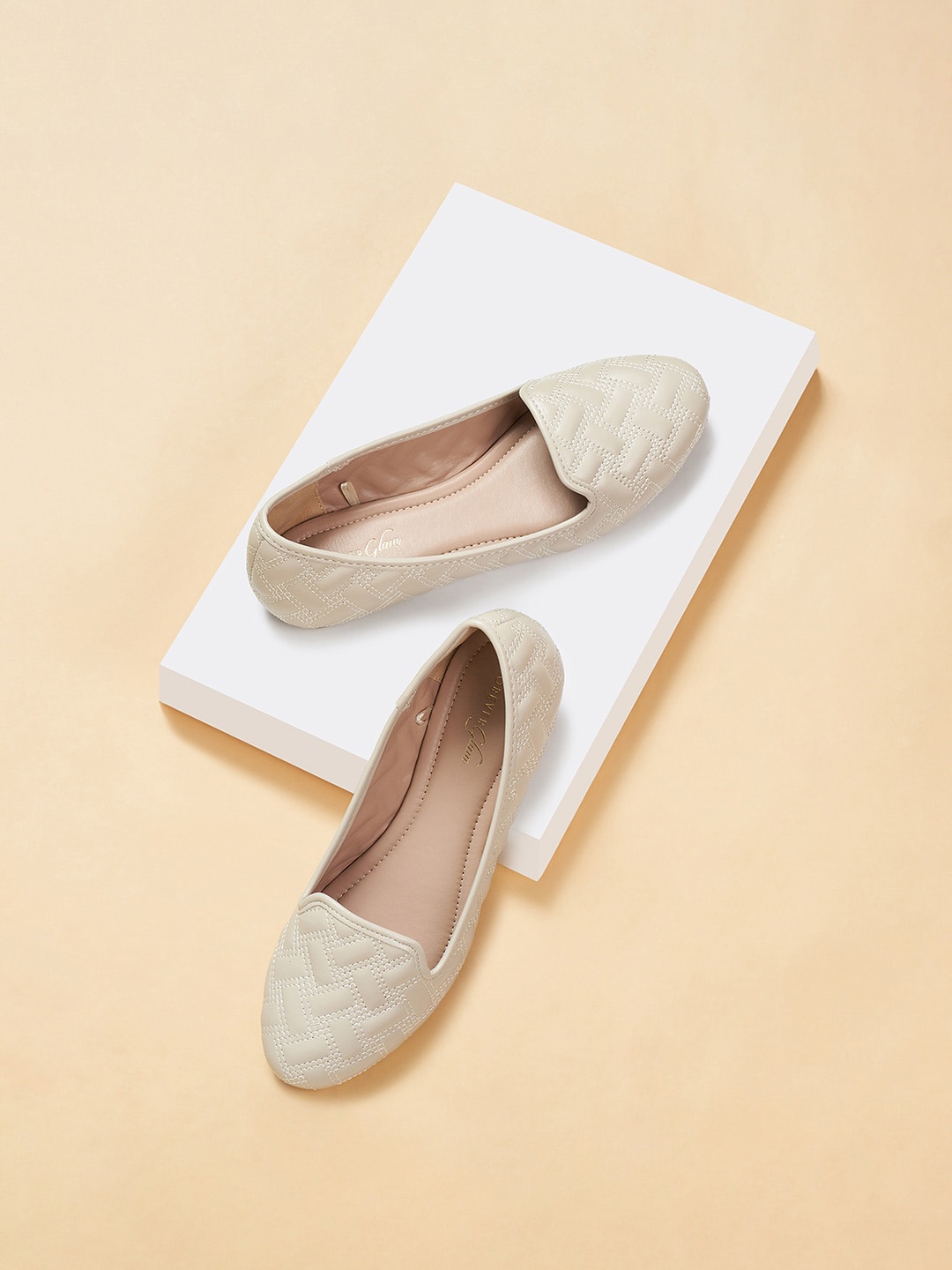 

Forever Glam by Pantaloons Round Toe Ballerinas, Off white