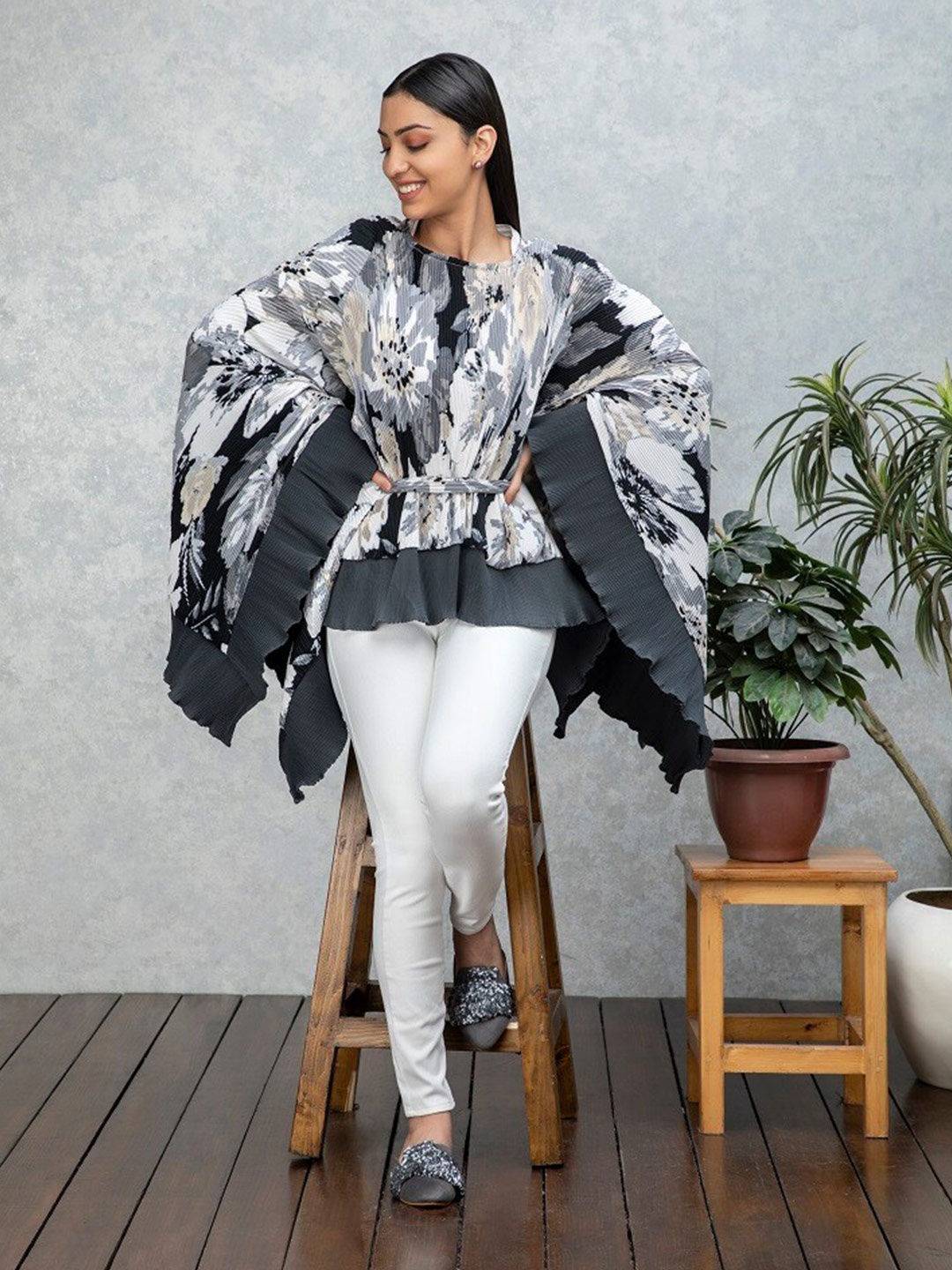 

Rhe-Ana Floral Printed Round Neck Kimono Sleeves Kaftan Top, Grey
