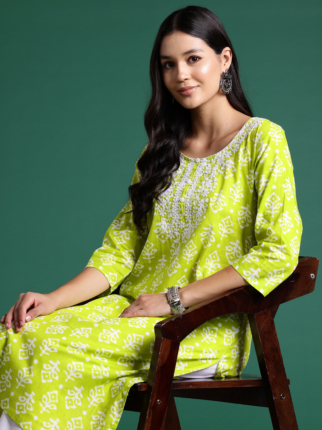 

Sangria Women Floral Embroidered Regular Thread Work Pure Cotton Kurta with Trousers, Lime green