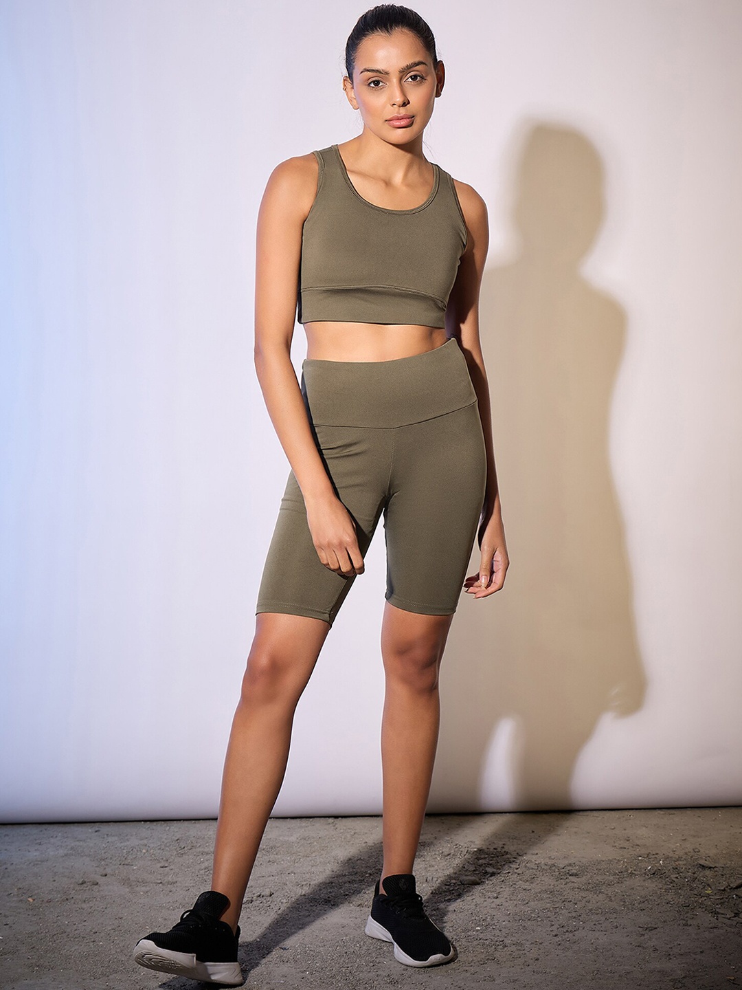 

COLOR CAPITAL Anti-Microbial Short Gym Tights, Khaki