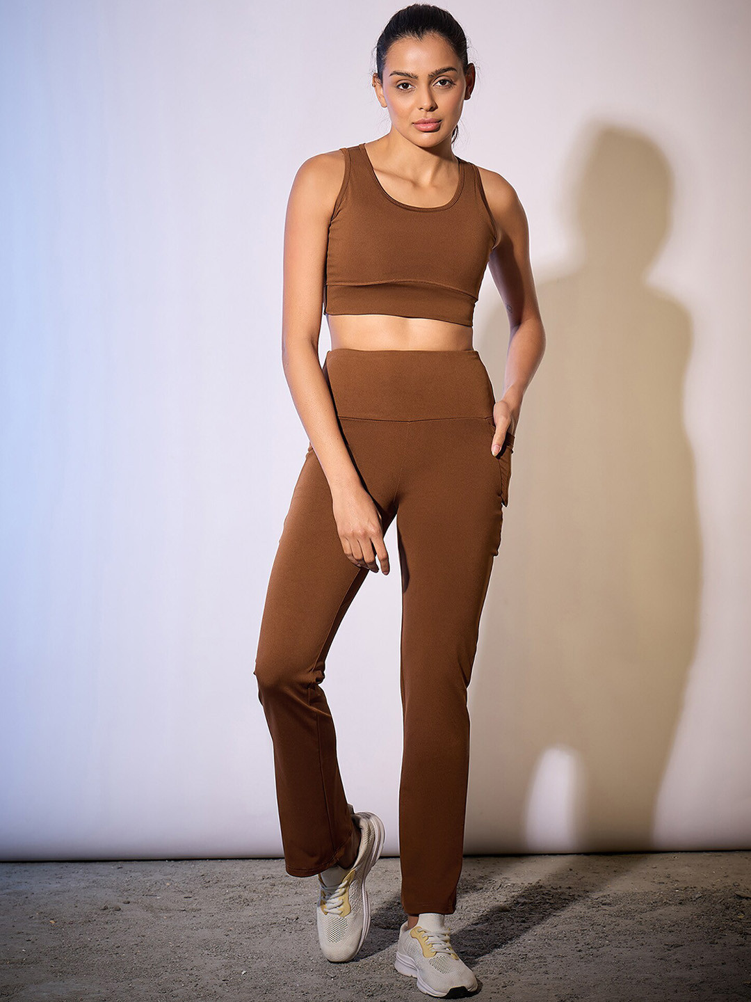 

COLOR CAPITAL Slim-Fit Anti microbial Ankle-Length Flare Gym Tights, Brown