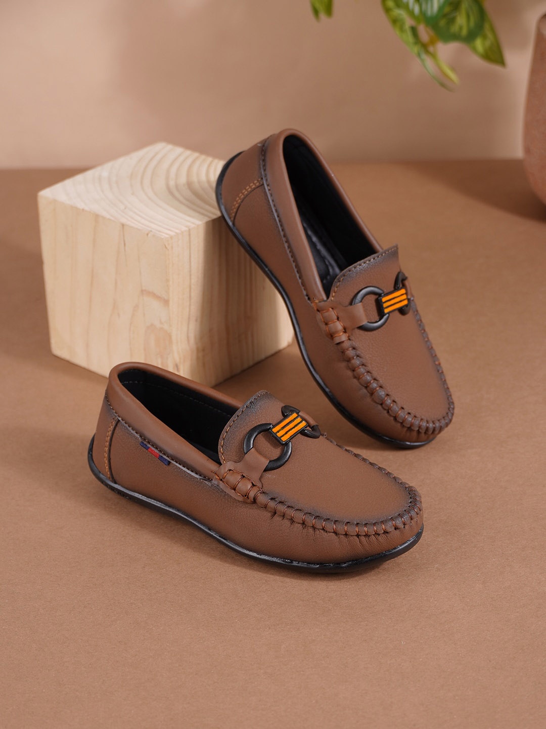 

Jazzy Juniors Boys Round Toe Horsebit Loafers, Tan