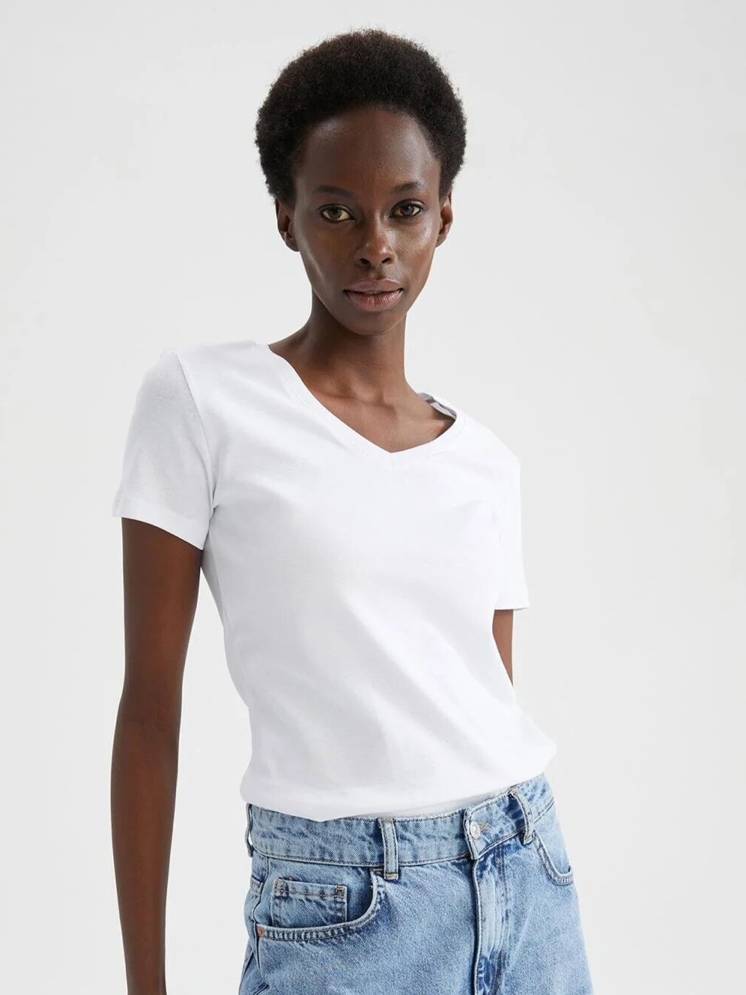 

COLOR CAPITAL Pack Of 2 V-Neck T-shirts, White