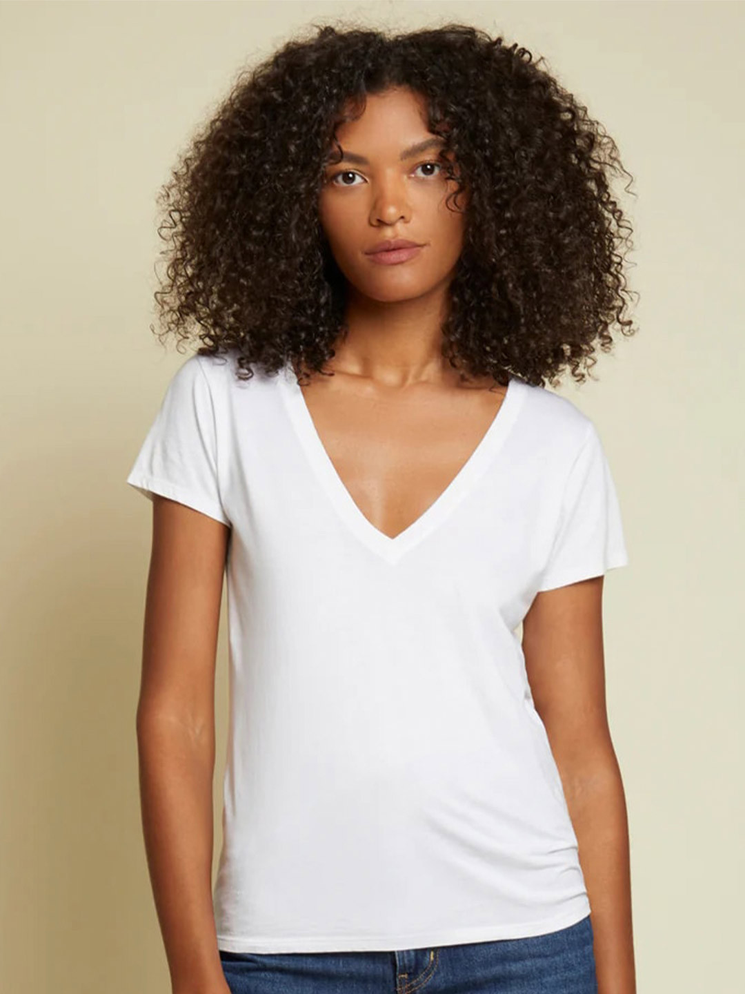 

COLOR CAPITAL Relaxed Fit V-Neck Casual T-shirt, White