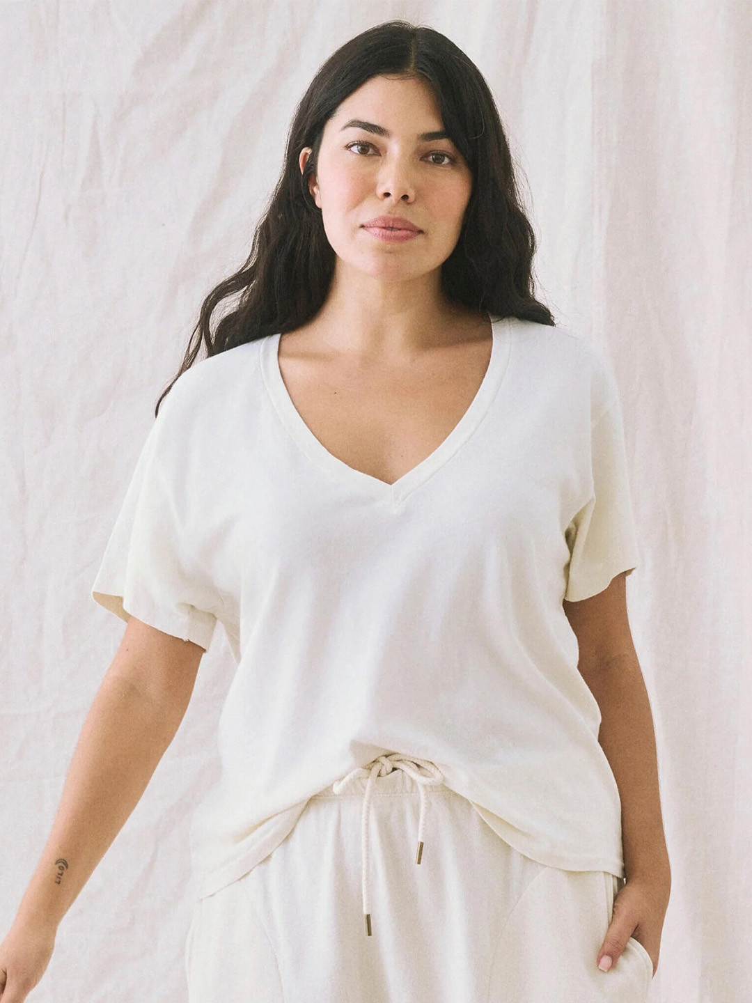 

COLOR CAPITAL V-Neck Short Sleeves T-Shirt, White