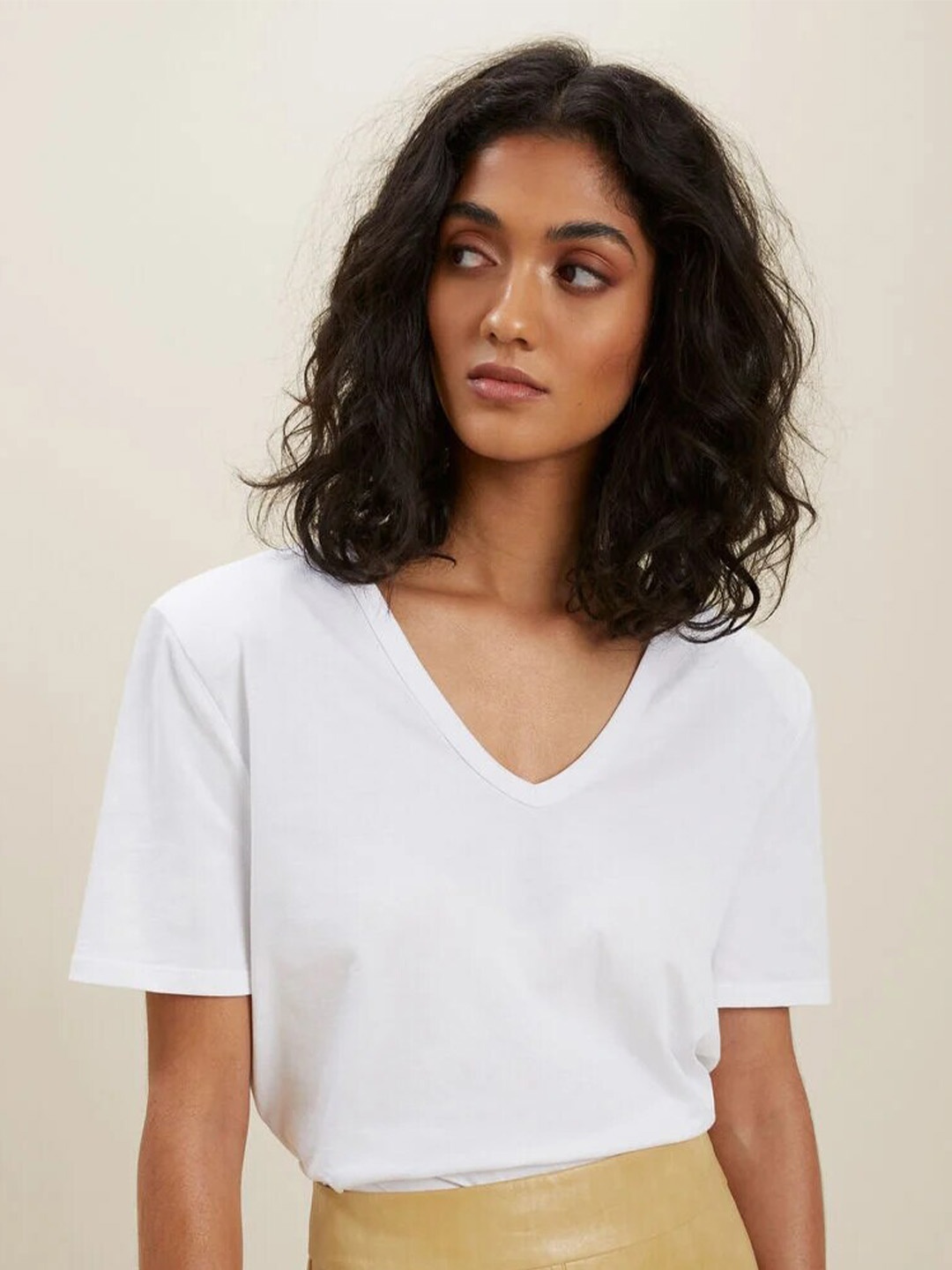 

COLOR CAPITAL Pack of 3 V-Neck T-shirts, White