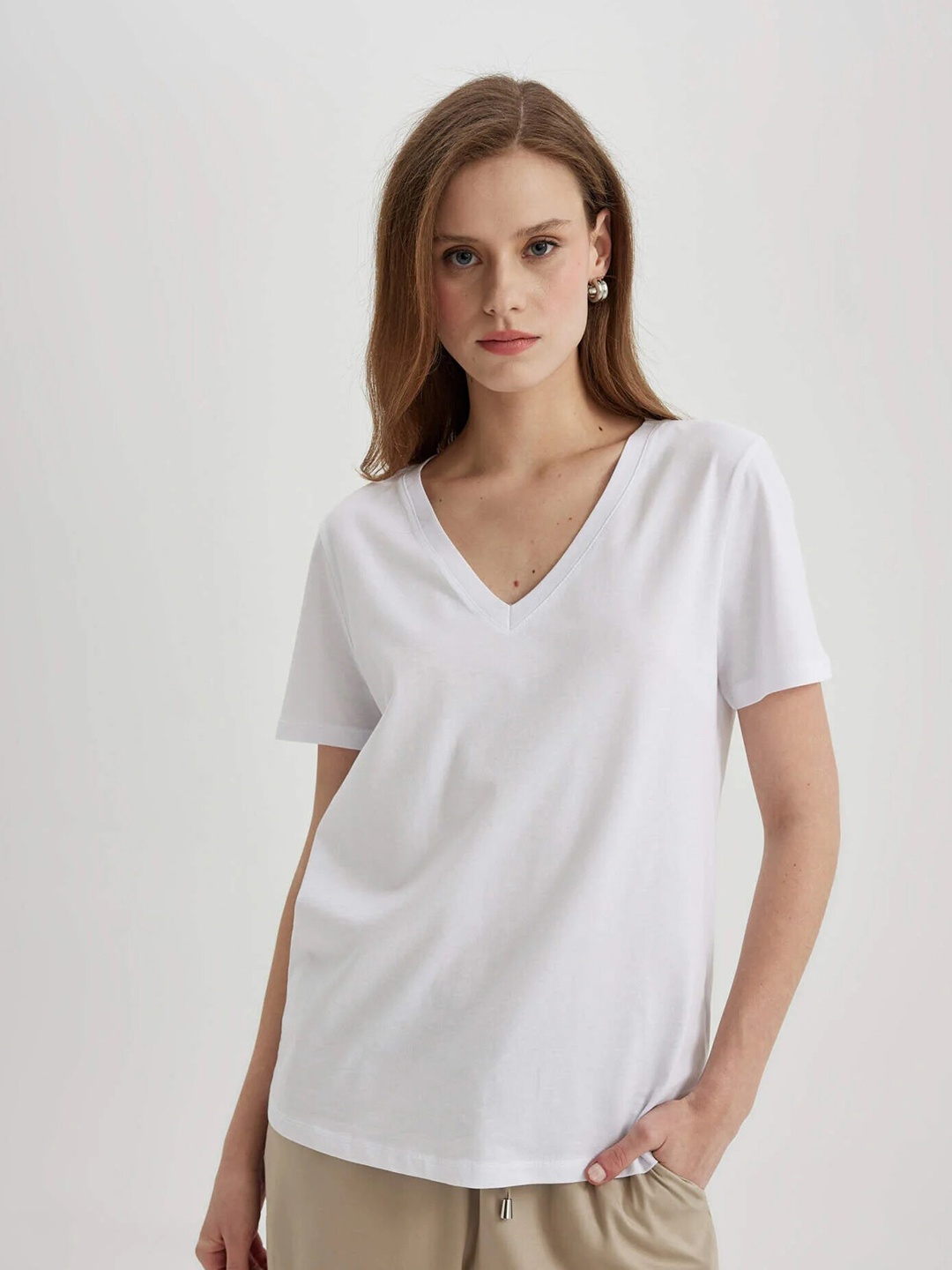 

COLOR CAPITAL V-Neck Short Sleeves Cotton Relaxed Fit T-Shirt, White