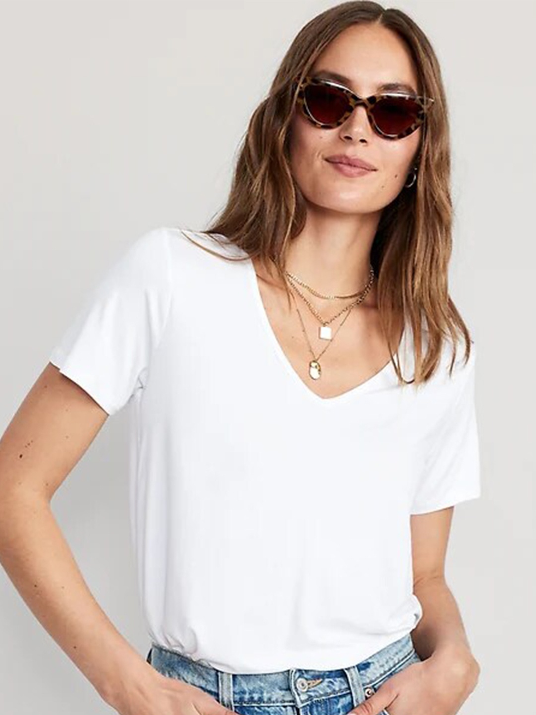 COLOR CAPITAL V-Neck Short Sleeves Cotton Relaxed Fit T-shirt, White