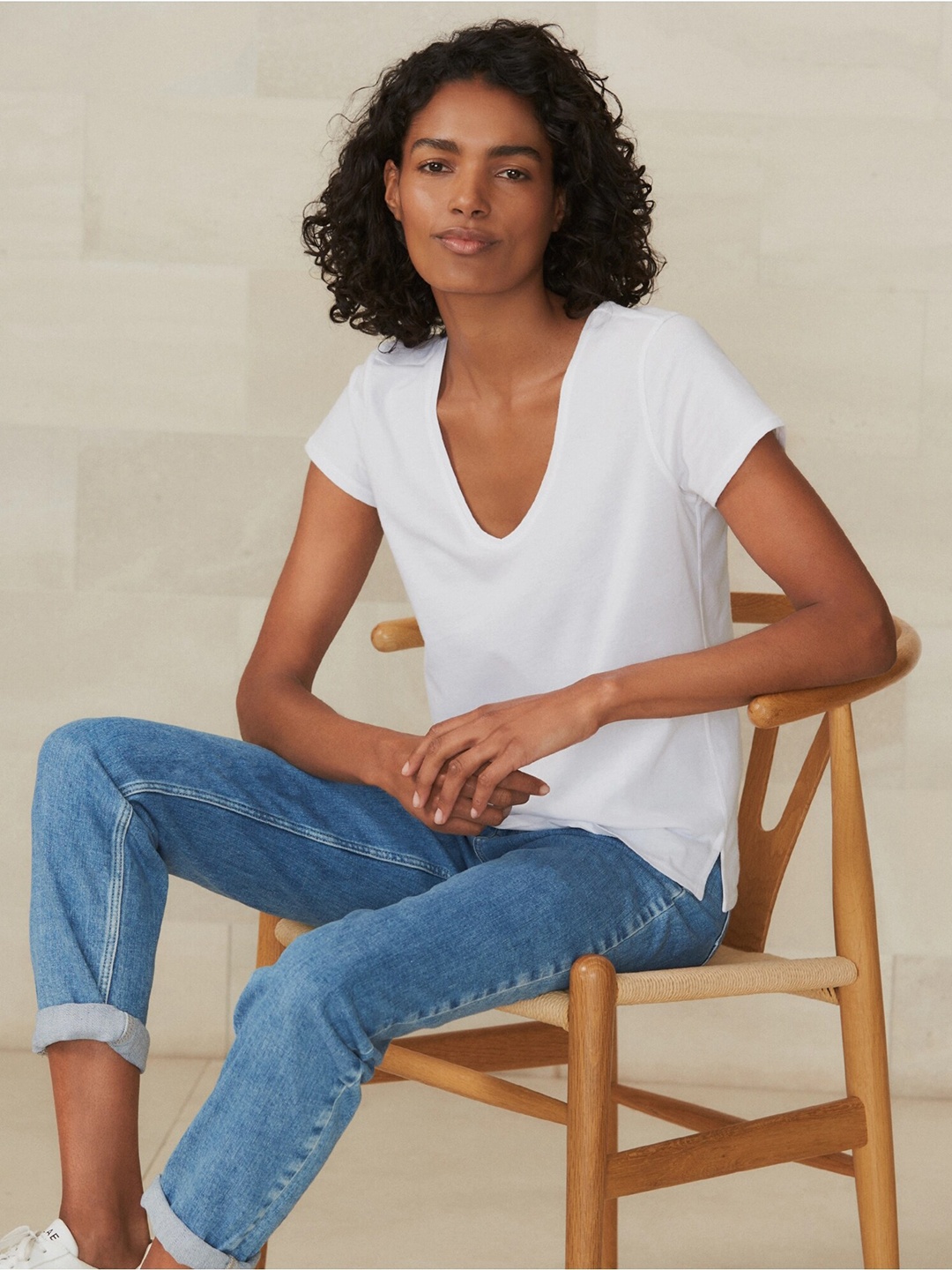 

COLOR CAPITAL V-Neck Short Sleeve Relaxed Fit Tshirt, White