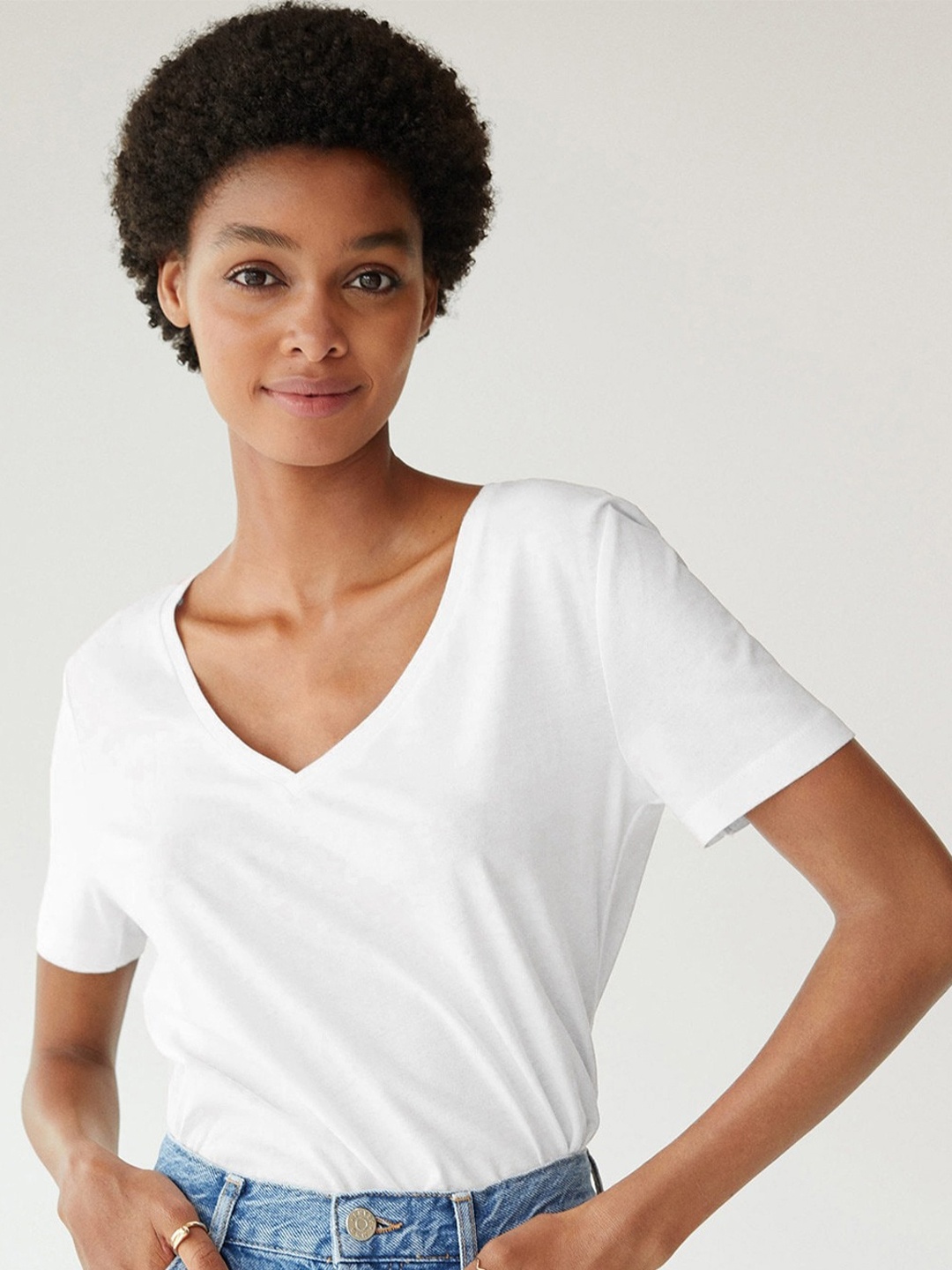 

COLOR CAPITAL V-Neck Short Sleeves Cotton Relaxed Fit T-Shirt, White