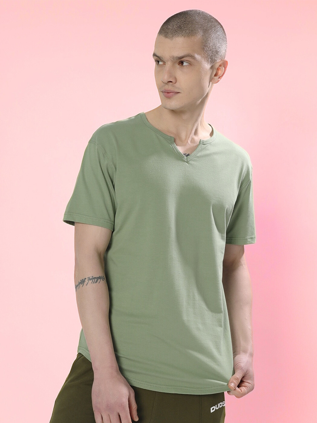 

WEARDUDS Men Mandarin Collar Extended Sleeves Pockets T-shirt, Green