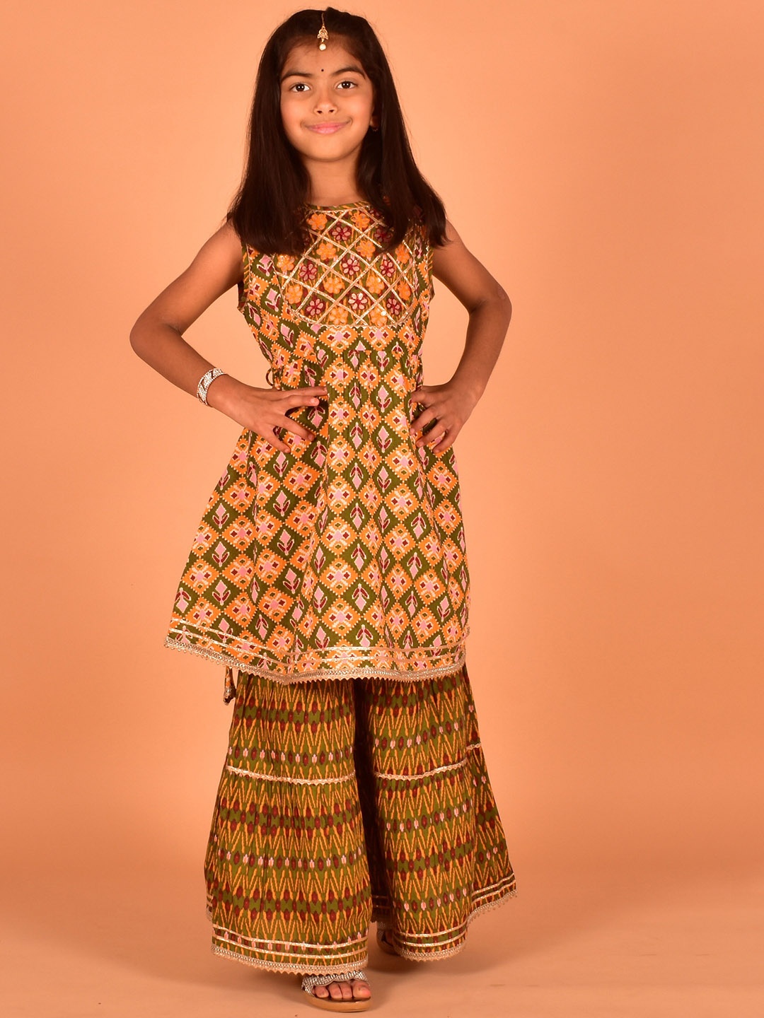 

BAESD Girls Floral Printed Gotta Patti Kurta With Sharara, Green