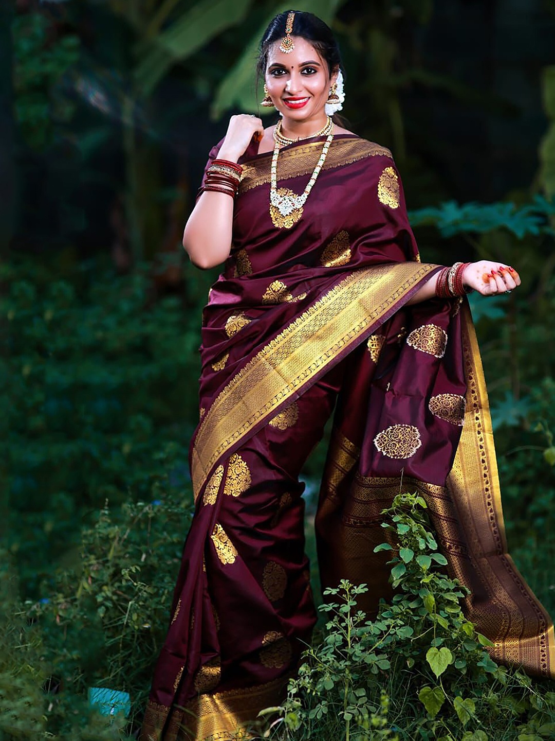

BerMondsey Ethnic Motifs Woven Design Zari Banarasi Saree, Maroon