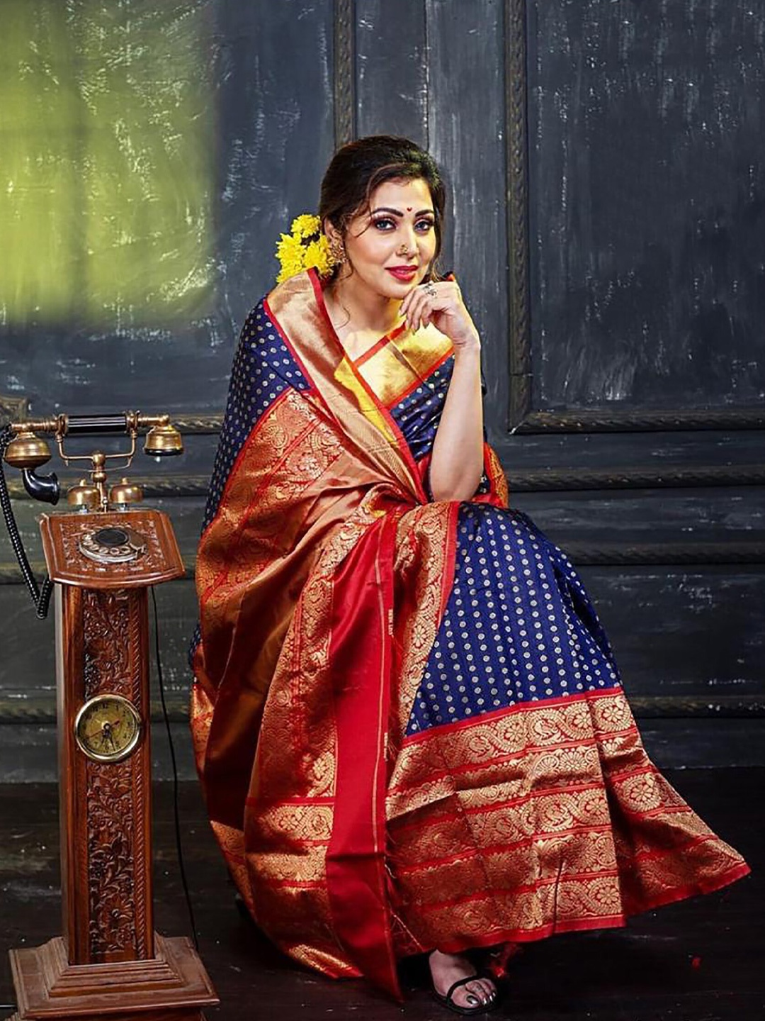 

BerMondsey Ethnic Motifs Woven Design Zari Banarasi Saree, Blue