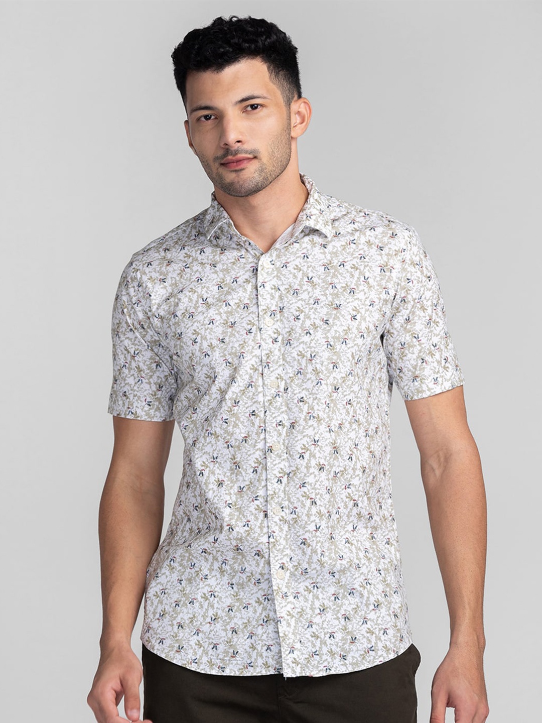 

GIORDANO Floral Printed Cotton Spread Collar Short Sleeves Slim Fit Opaque Casual Shirt, Brown