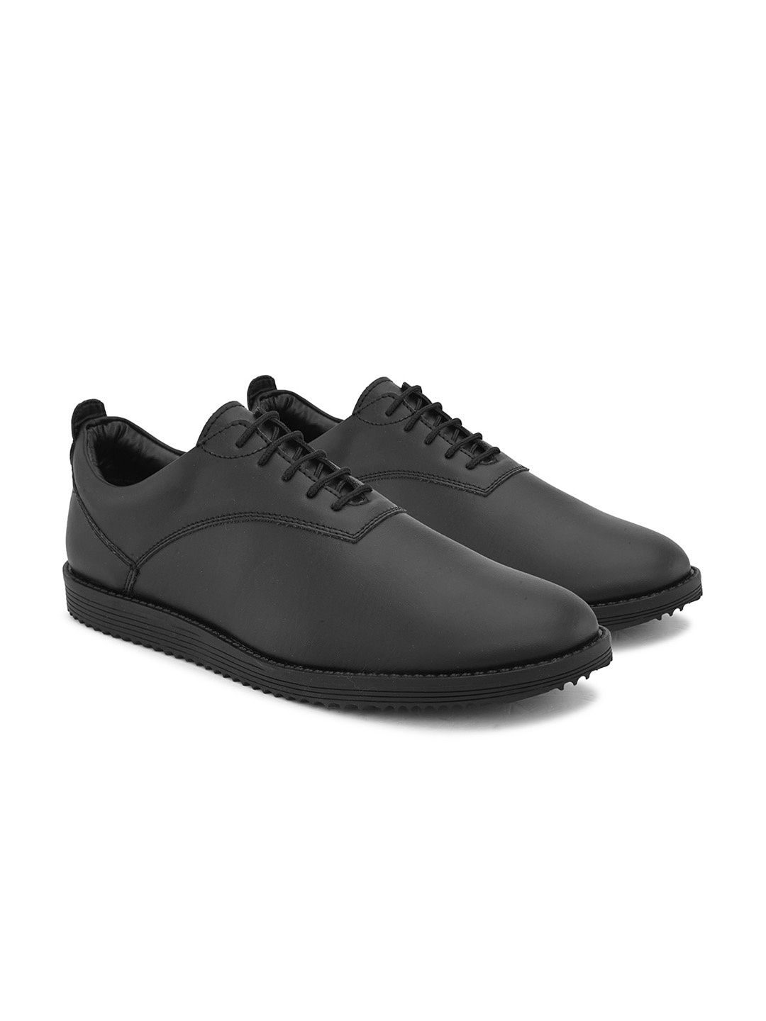 

The Roadster Lifestyle Co. Men Black Comfort Insole Contrast Sole Lace-Up Sneakers