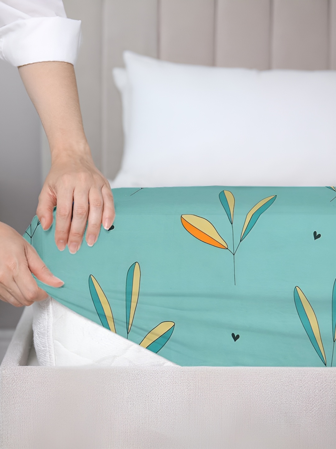 

bsb home Green & Orange 180 TC Queen Bedsheet With 2 Pillow Covers