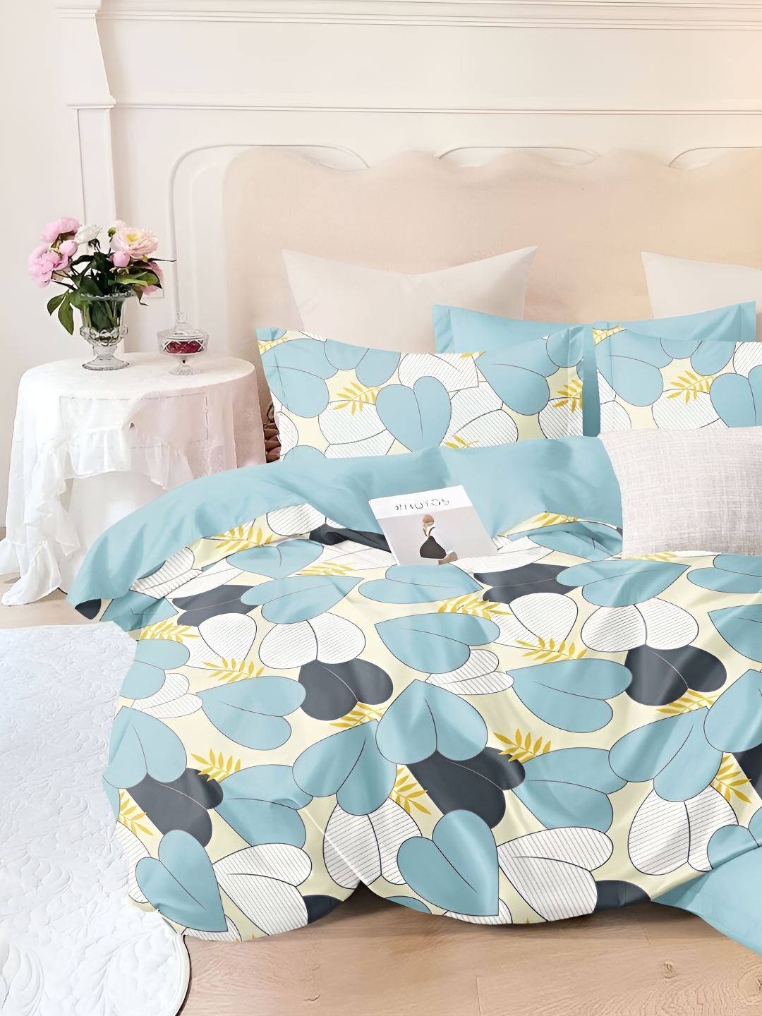 

Bajo's White & Blue Geometric 300 TC Cotton Queen Bedsheet with 2 Pillow Covers