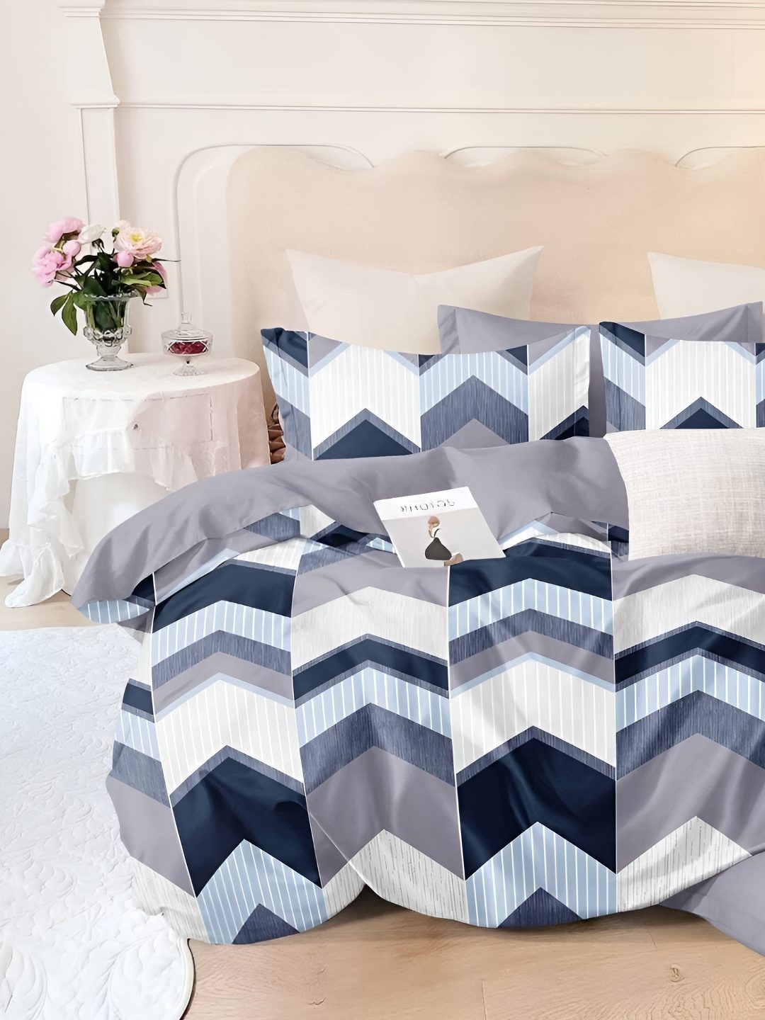 

Bajo's Grey & Blue Geometric 300 TC Cotton Queen Bedsheet with 2 Pillow Covers