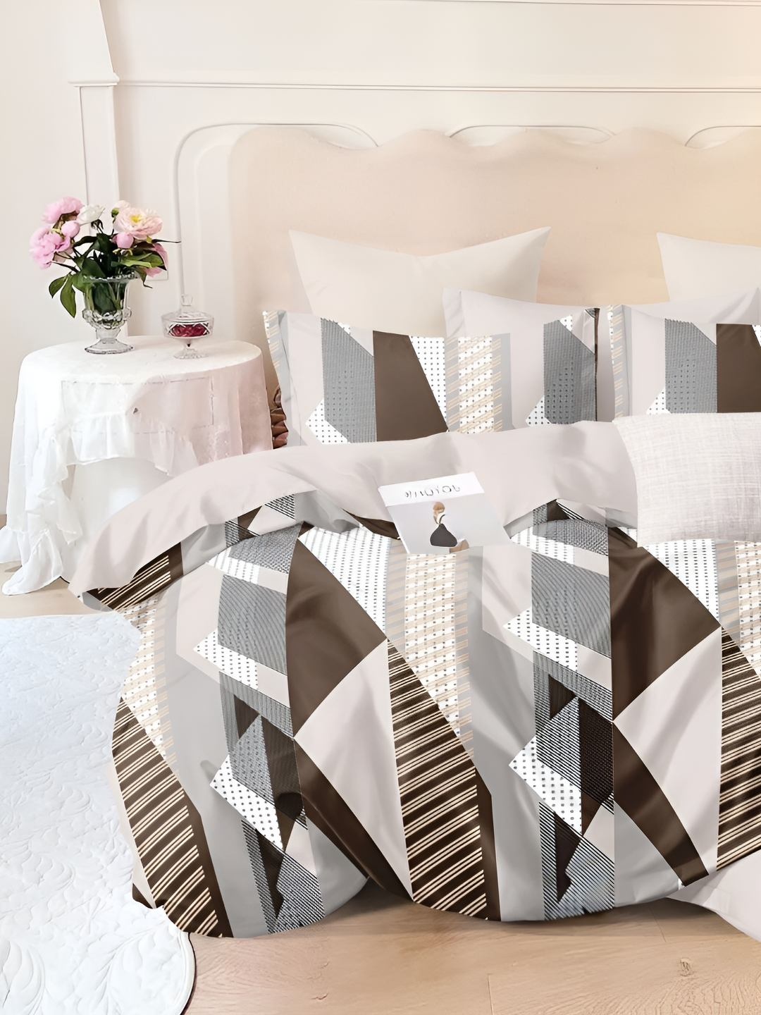 

Bajo's White & Brown Geometric 300 TC Cotton Queen Bedsheet with 2 Pillow Covers