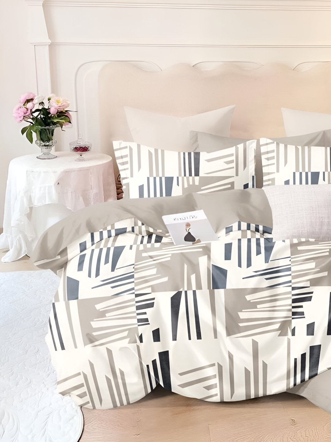 

Bajo's Cream-Coloured & Black 300 TC Cotton Queen Bedsheet with 2 Pillow Covers