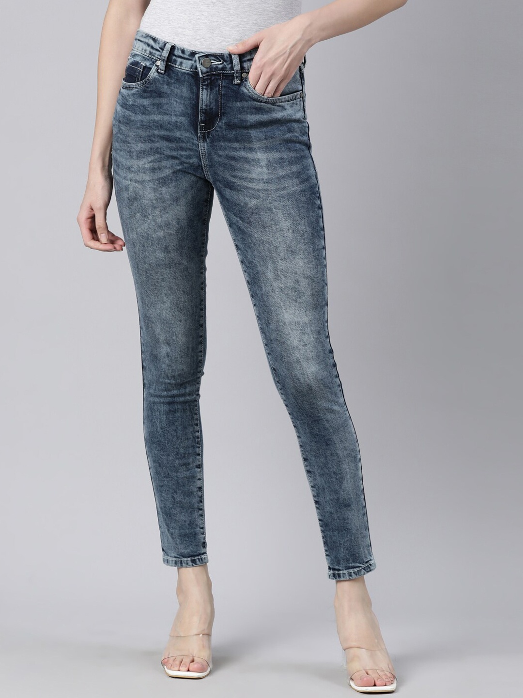 

Mast & Harbour Women Blue Skinny Fit Heavy Fade Cropped Jeans