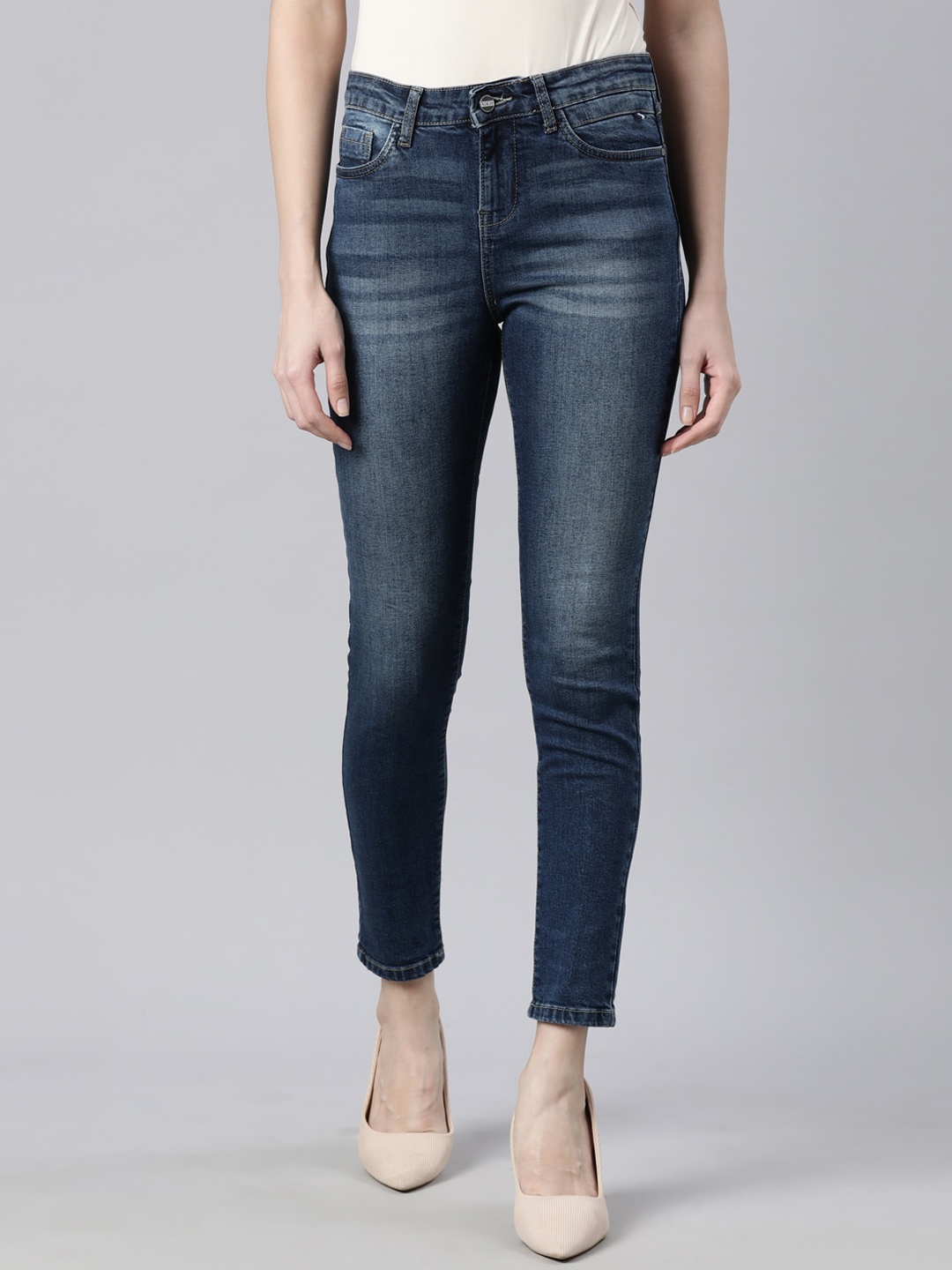 

Mast & Harbour Women Blue Skinny Fit Light Fade Cropped Jeans