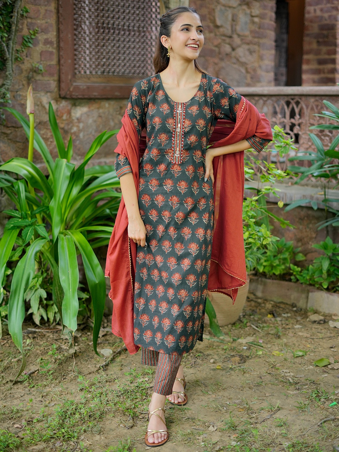 

Libas Floral Printed Regular Beads and Stones Pure Cotton Kurta with Trousers & Dupatta, Green