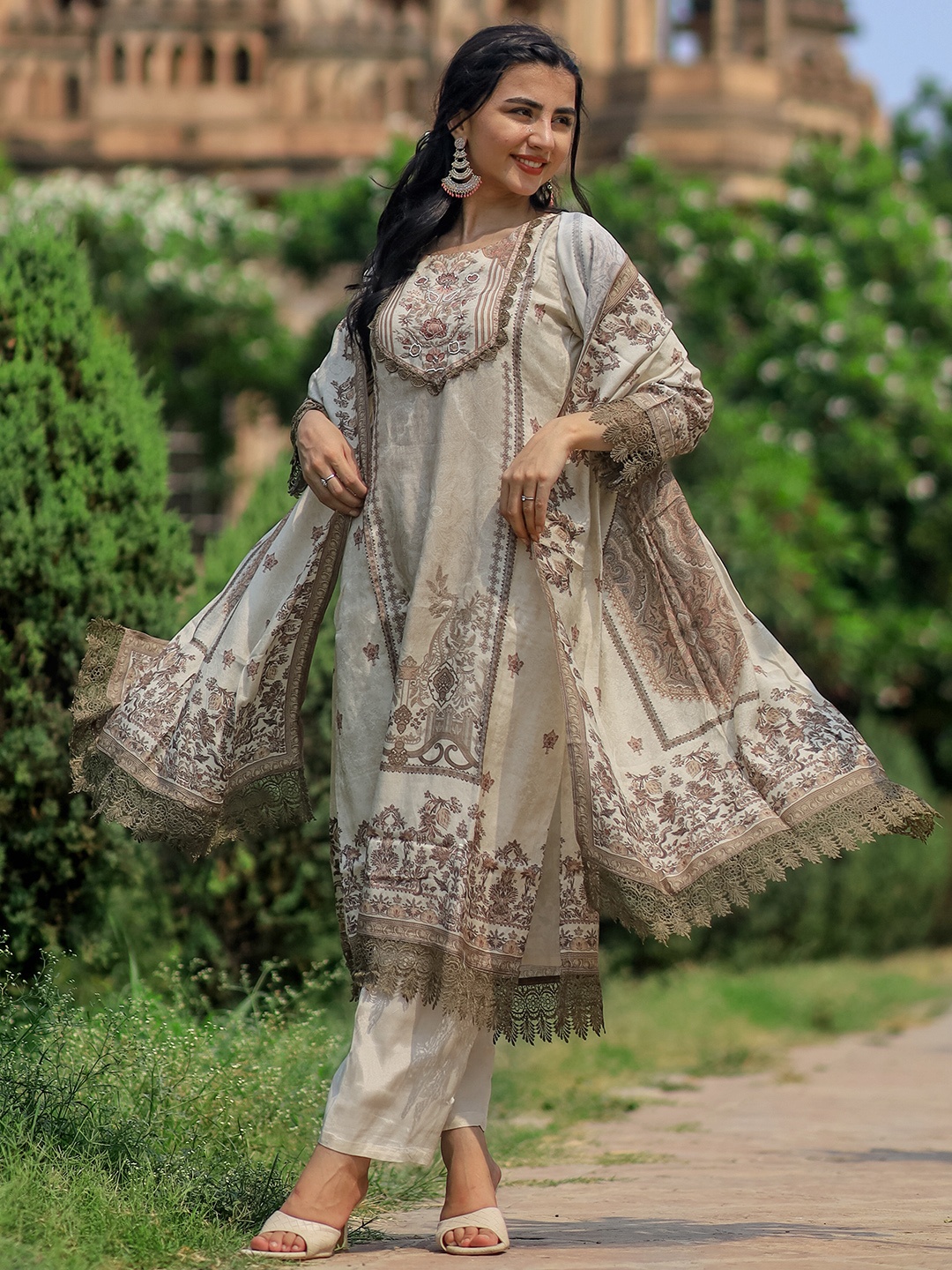 

Libas Beige Floral Printed Round Neck Straight Kurta with Trousers & Dupatta