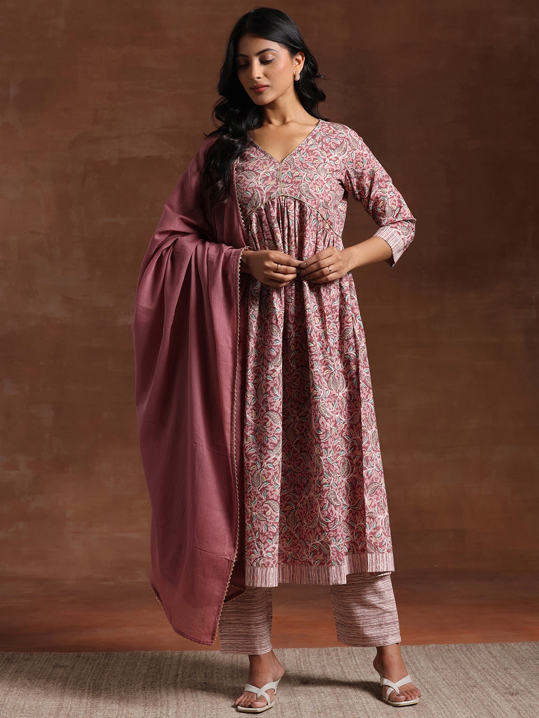 

Libas Floral Printed Pure Cotton Empire Kurta with Trousers & With Dupatta, Pink
