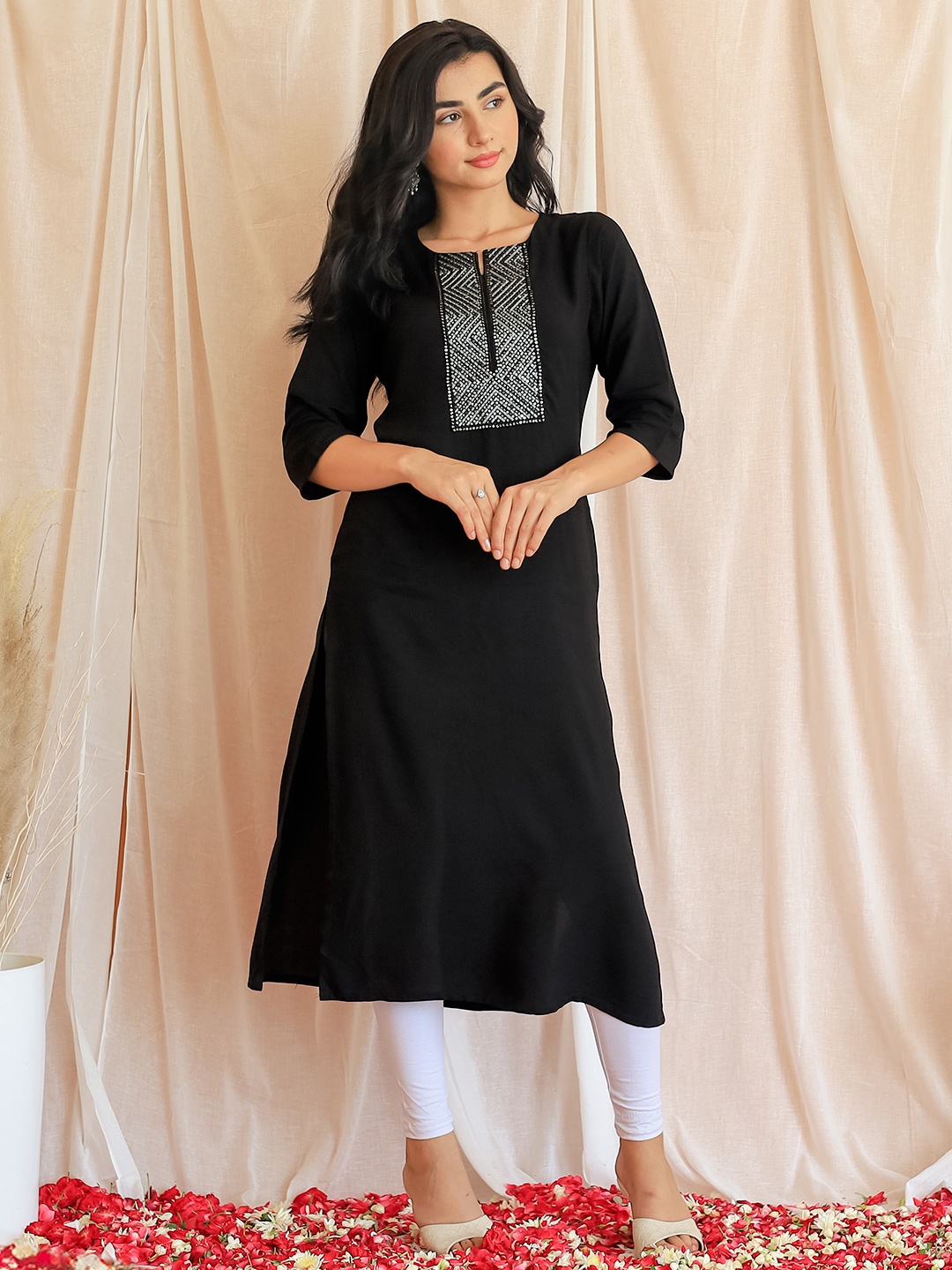 

Libas Geometric Yoke Design Thread Work Kurta, Black