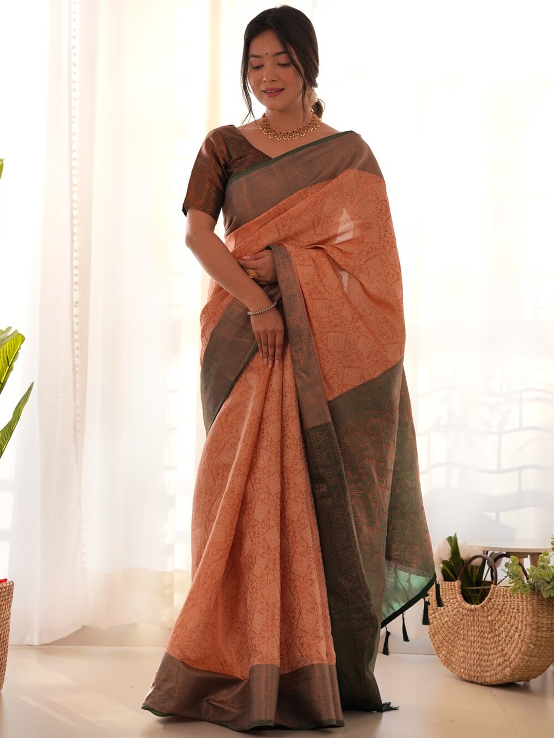 

Kandora Woven Design Zari Pure Silk Banarasi Saree, Orange