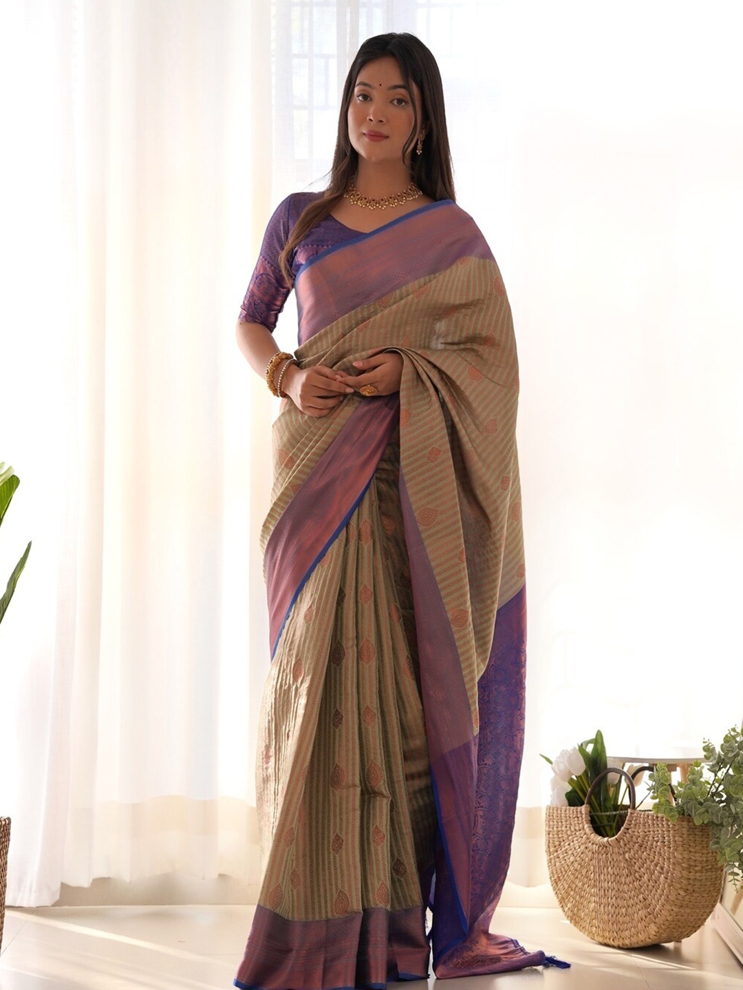 

Kandora Woven Design Zari Pure Silk Heavy Work Banarasi Saree, Beige
