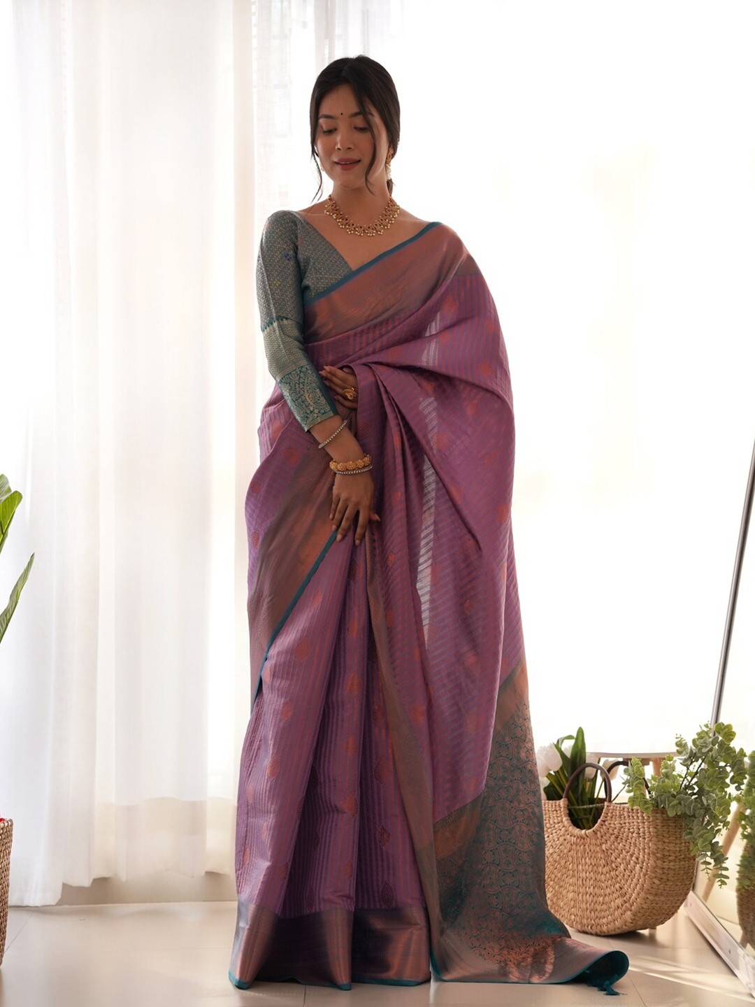 

Kandora Woven Design Pure Silk Banarasi Saree, Purple