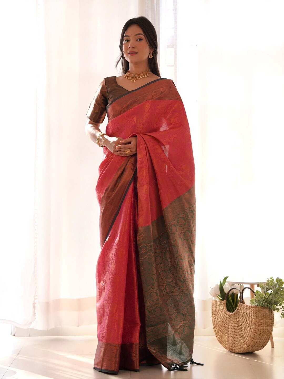 

Kandora Woven Design Zari Pure Silk Banarasi Saree, Red