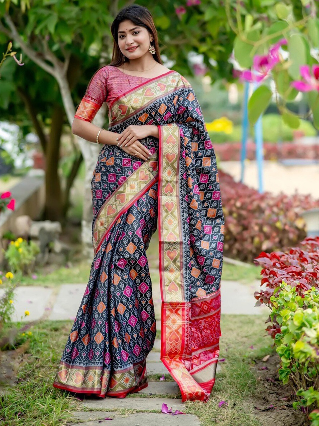 

Kandora Woven Design Zari Pure Silk Banarasi Saree, Black