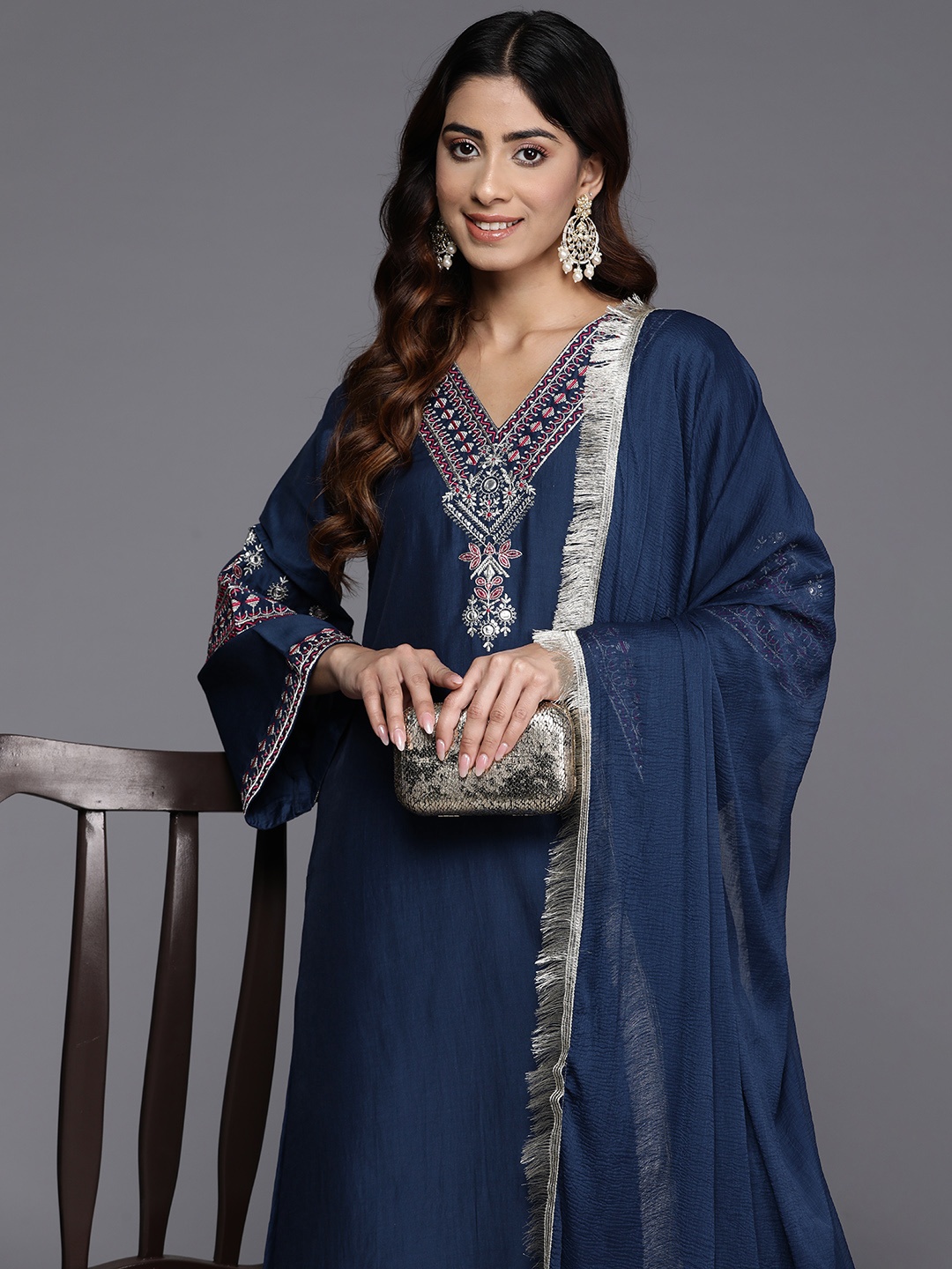 

Varanga Women Ethnic Motifs Embroidered Regular Kurta with Trousers & With Dupatta, Navy blue