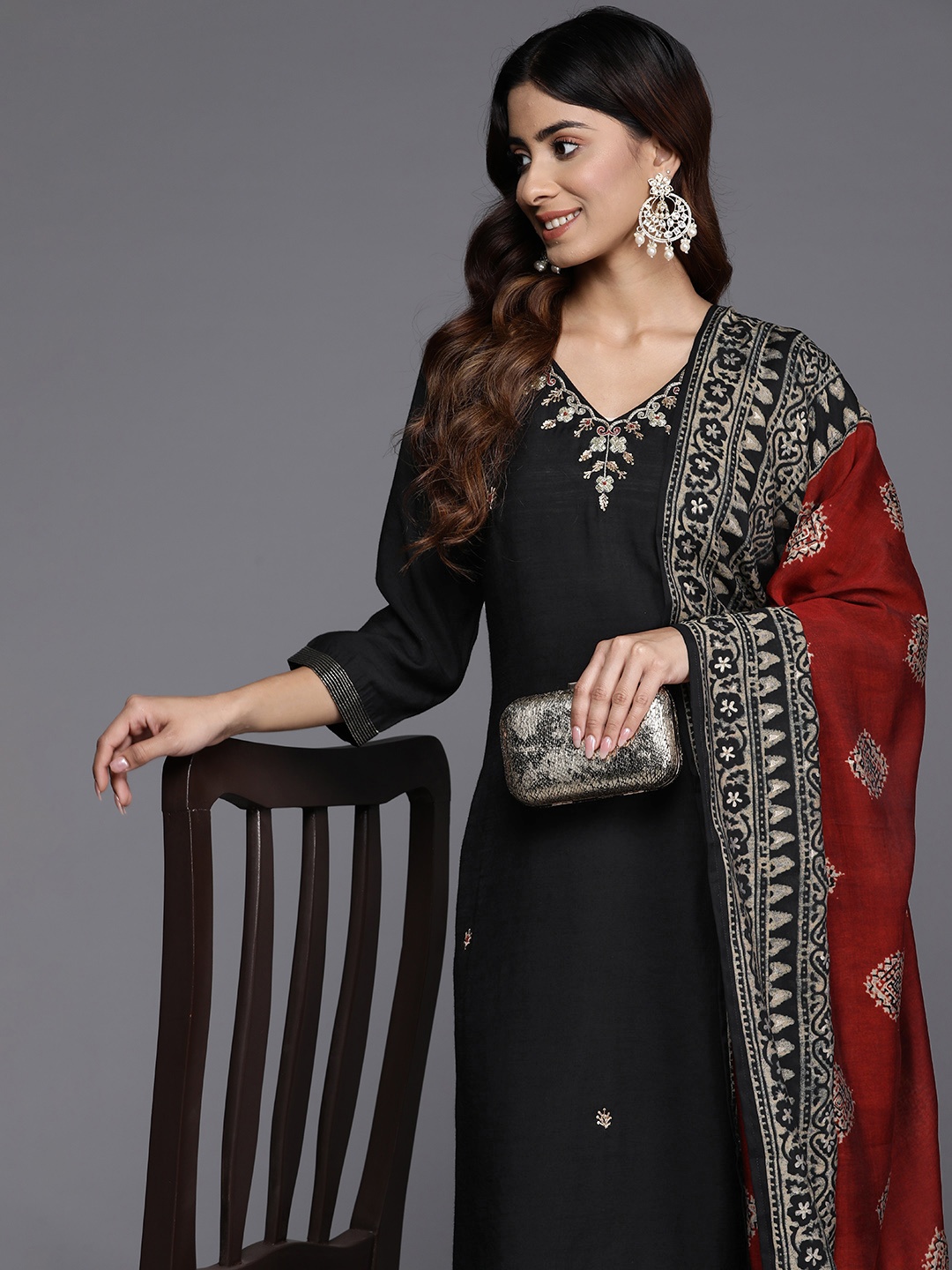 

Varanga Women Floral Embroidered Regular Beads and Stones Kurta with Trousers & With Dupatta, Black