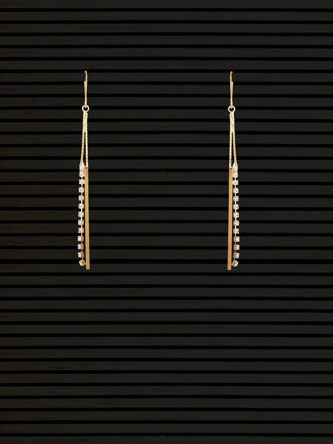 

DressBerry Gold-Plated Classic Drop Earrings