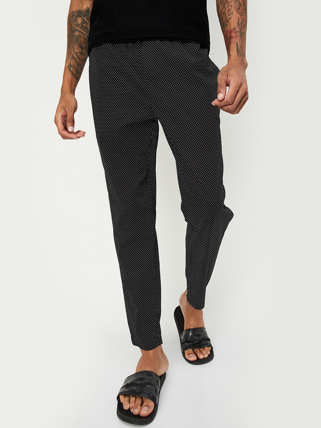 

max Men Printed Mid-Rise Lounge Pants, Black