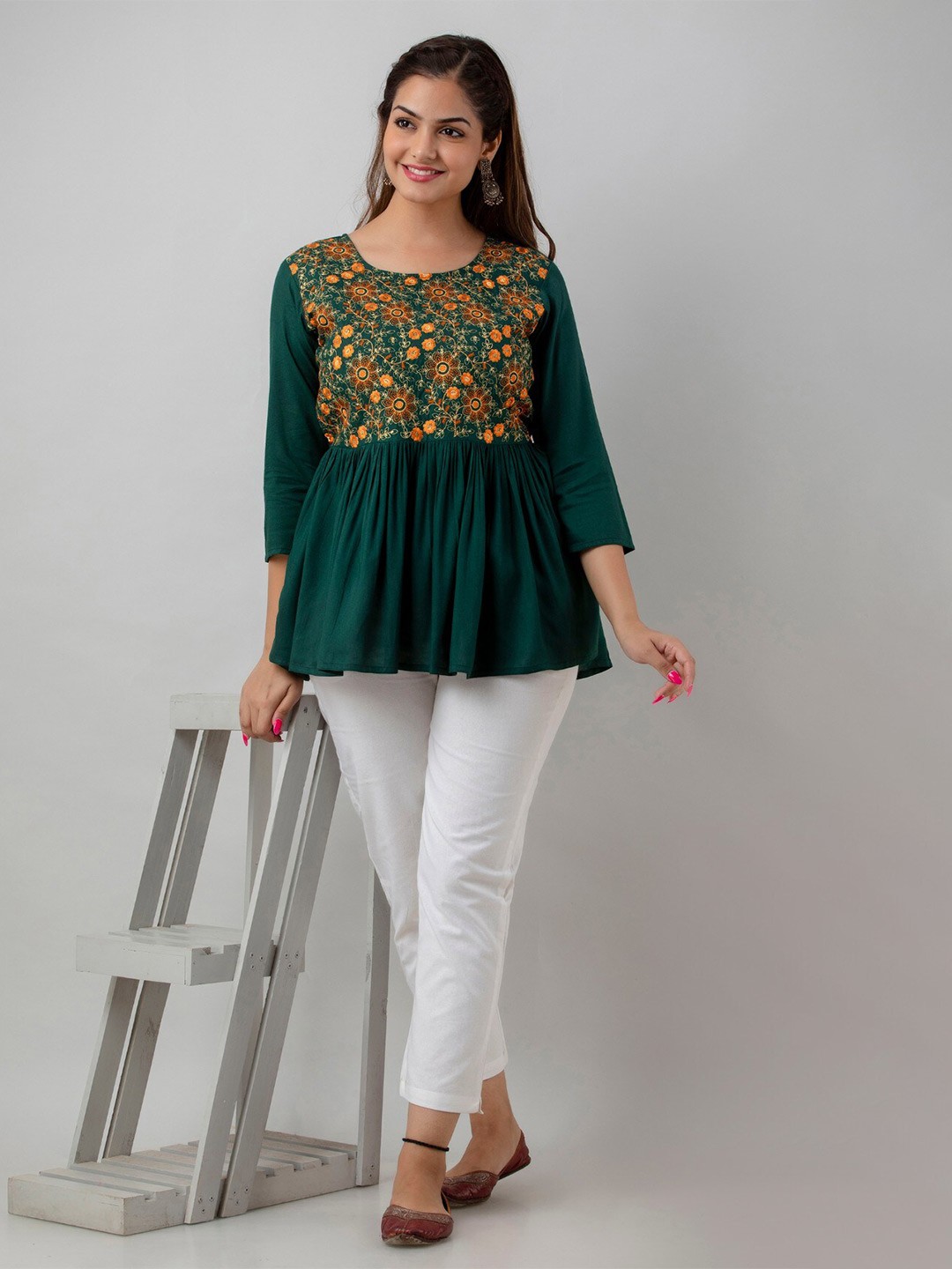 

BAIRAJ Geometric Print Round Neck Three-Quarter Sleeves Opaque A-Line Casual Top, Green