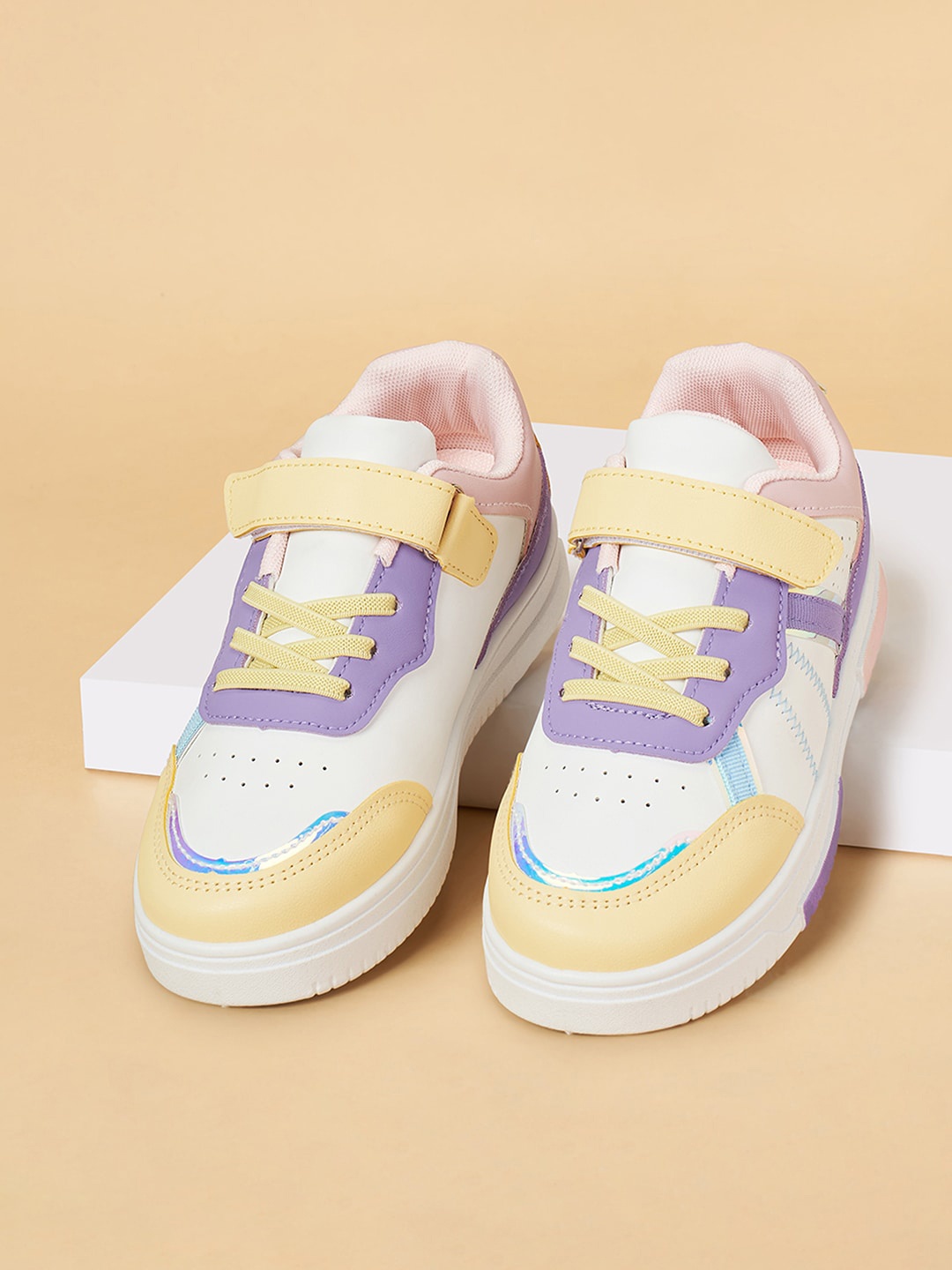 Pantaloons Junior Girls Colourblocked Round Toe Sneakers, White