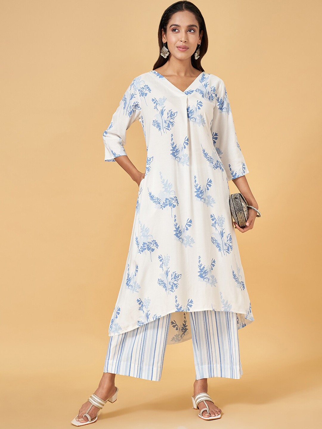 

RANGMANCH BY PANTALOONS Floral Printed Regular Kurta with Palazzos, Off white