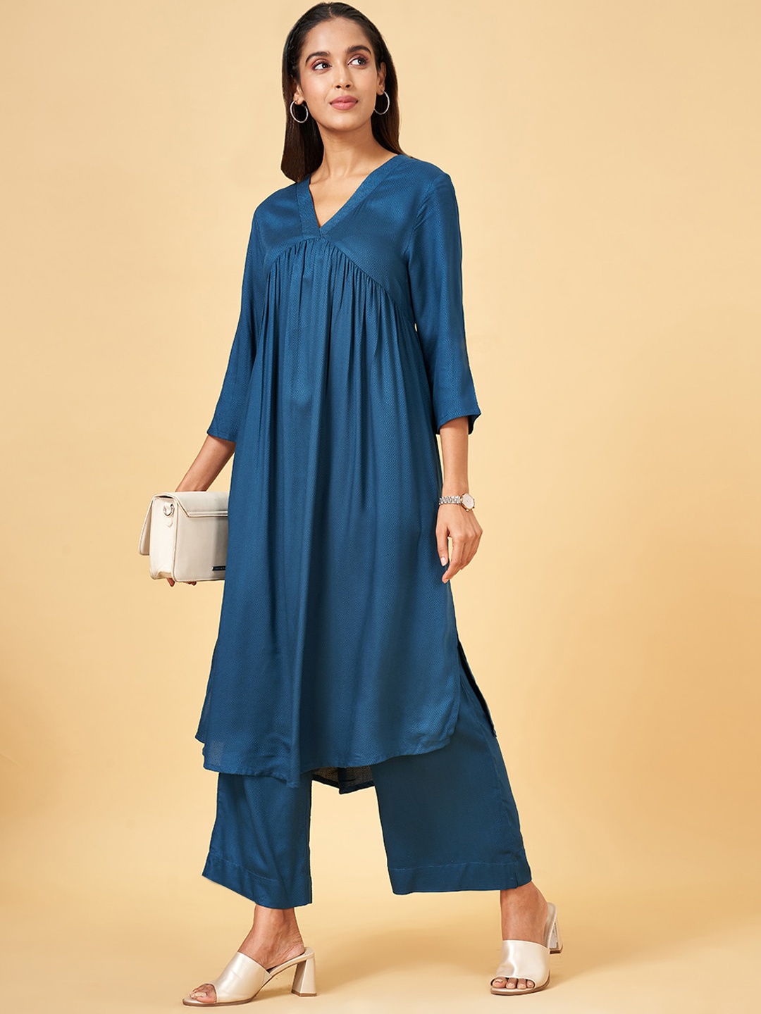 

RANGMANCH BY PANTALOONS V-Neck Three-Quarter Sleeves Angrakha Kurta with Palazzos, Teal