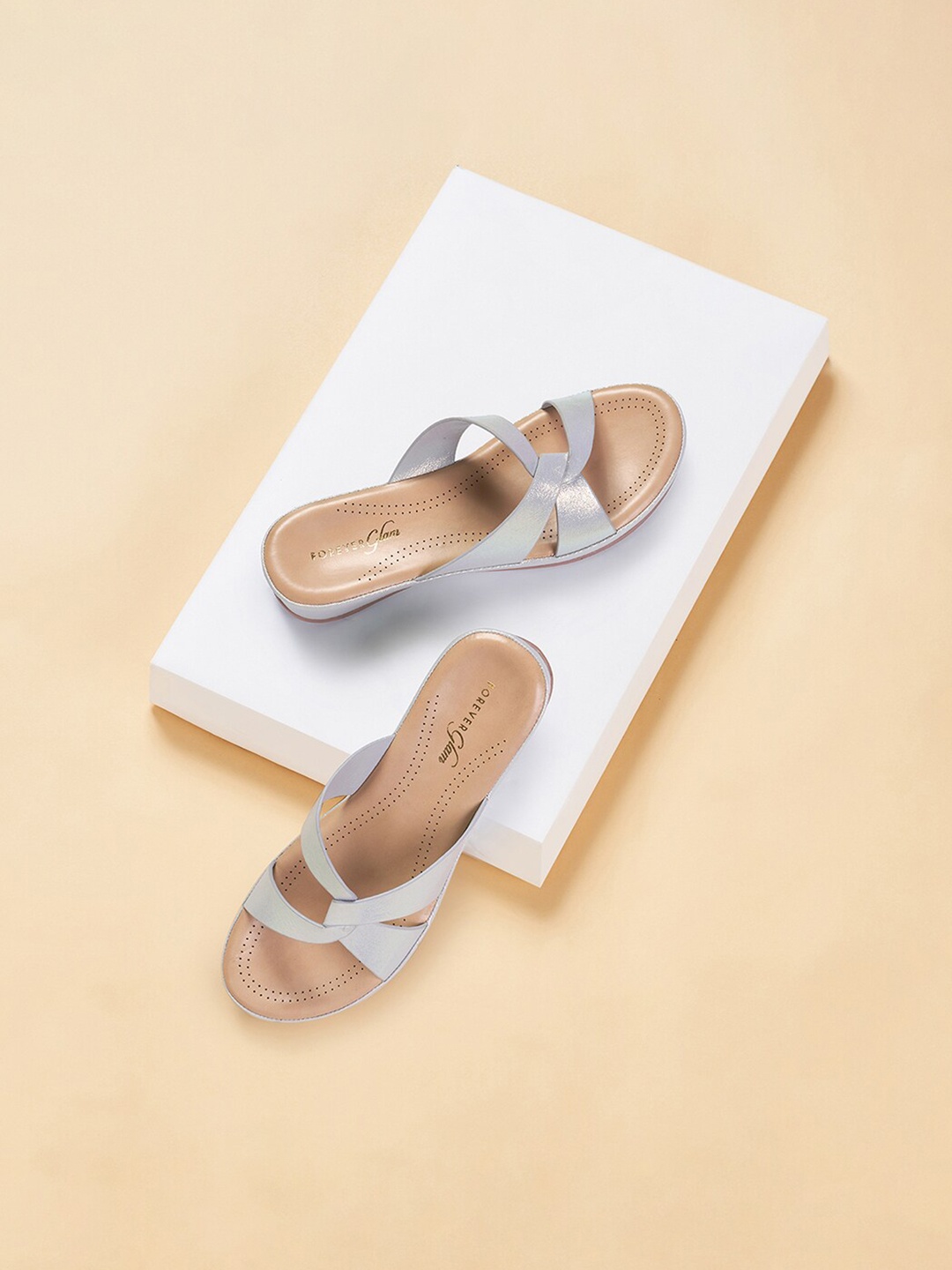 

Forever Glam by Pantaloons Open Toe Flats, Gold