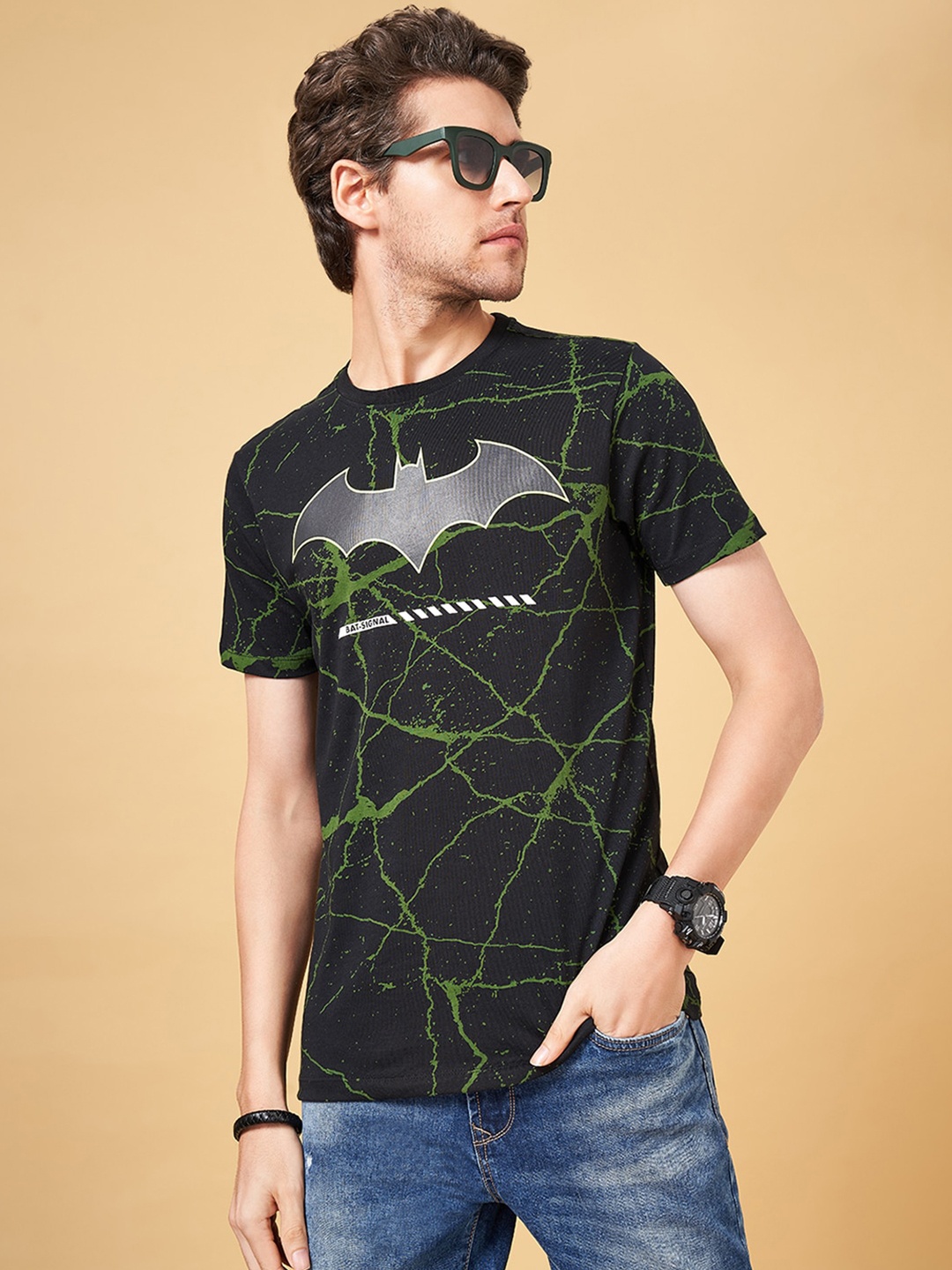 

SF JEANS by Pantaloons Batman Printed Pure Cotton Slim Fit T-shirt, Black